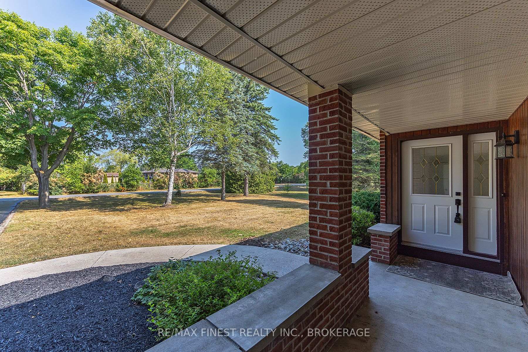 Photo 4 of 3743 Maple Crest Court, Frontenac, Frontenac South — HOMEH