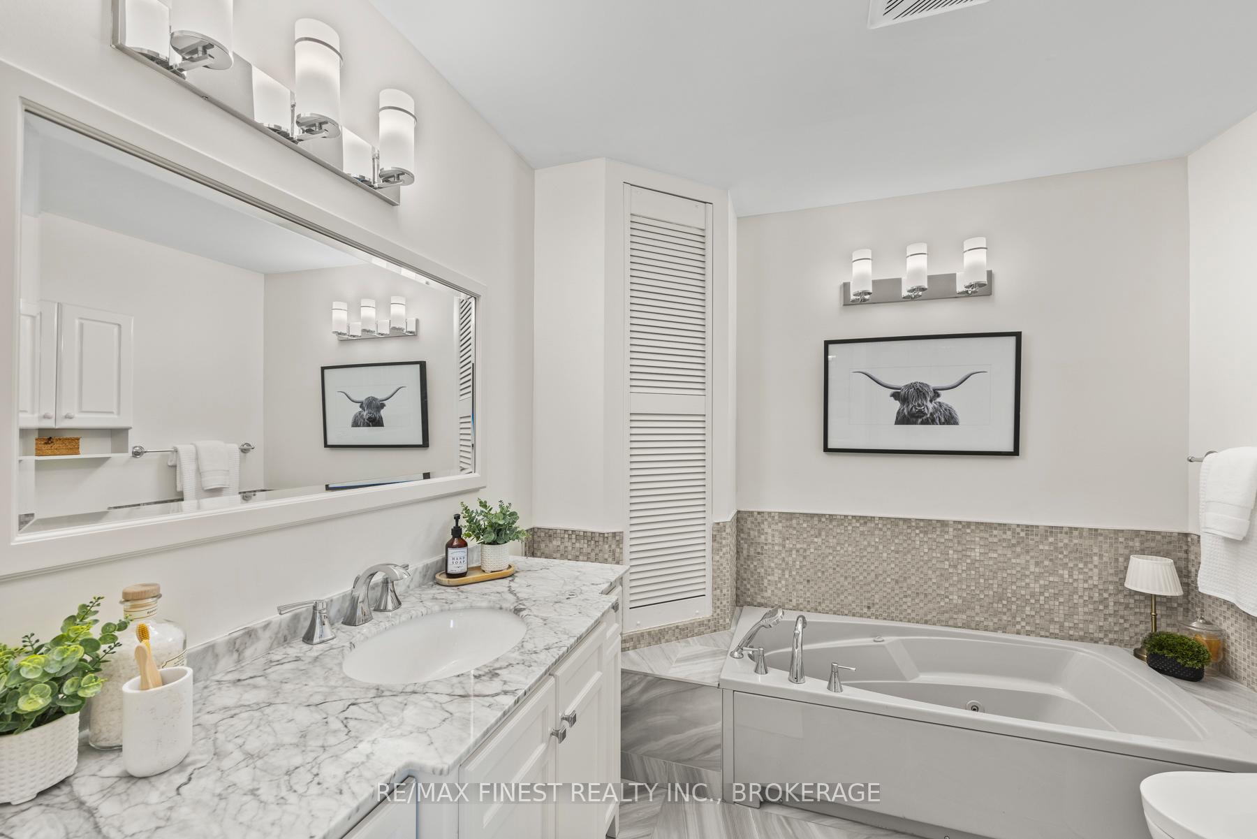 Photo 23 of 3743 Maple Crest Court, Frontenac, Frontenac South — HOMEH