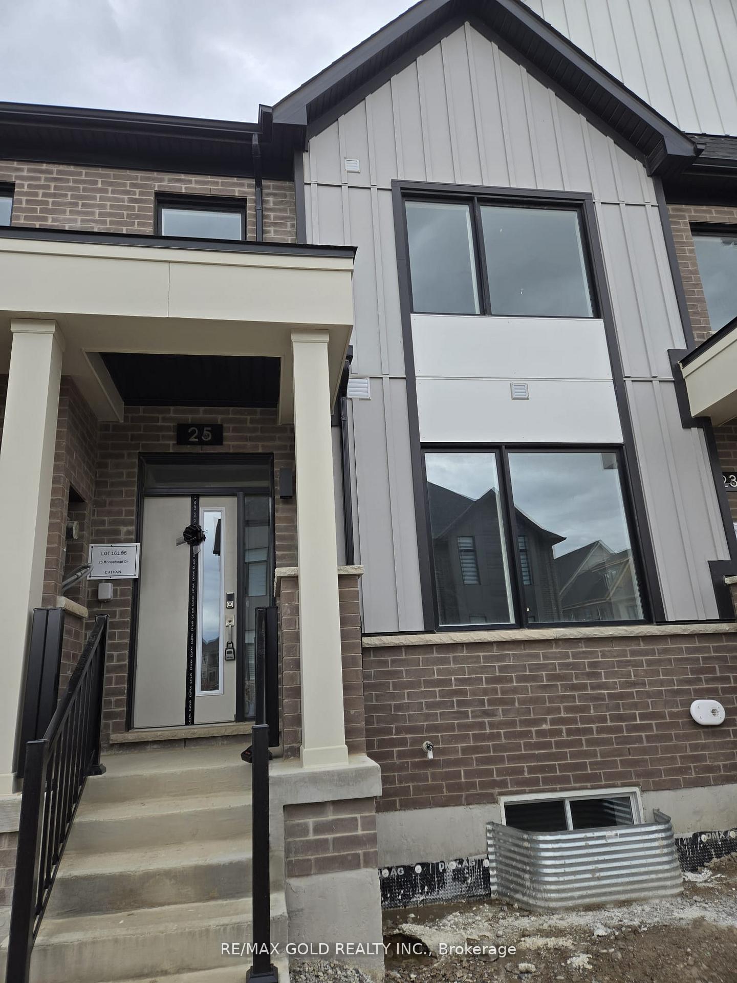 Photo 2 of 25 Moosehead Drive, Brampton, Northwest Brampton — HOMEH