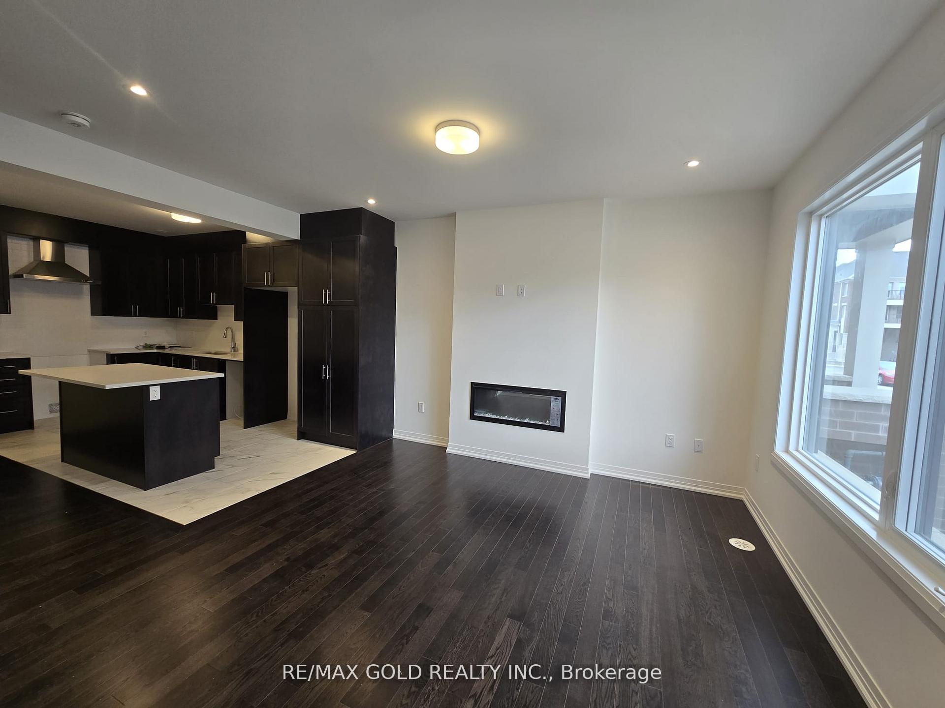 Photo 4 of 25 Moosehead Drive, Brampton, Northwest Brampton — HOMEH