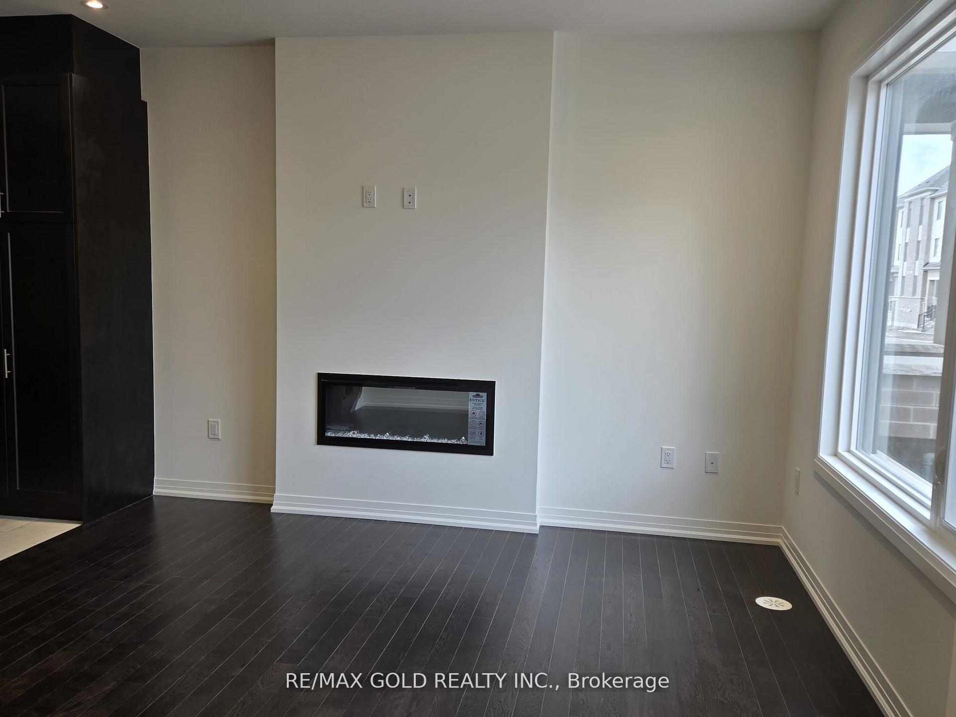 Photo 5 of 25 Moosehead Drive, Brampton, Northwest Brampton — HOMEH