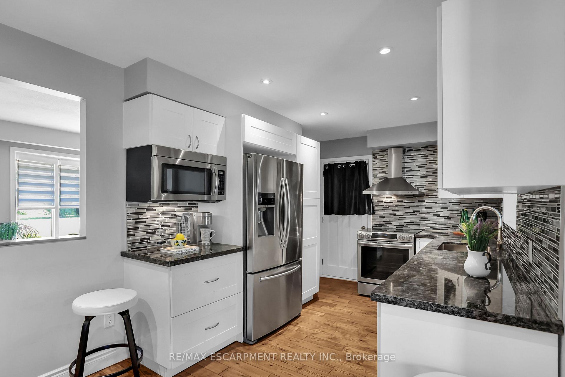 Photo 9 of 11 Hunter Road, Grimsby, Grimsby West — HOMEH