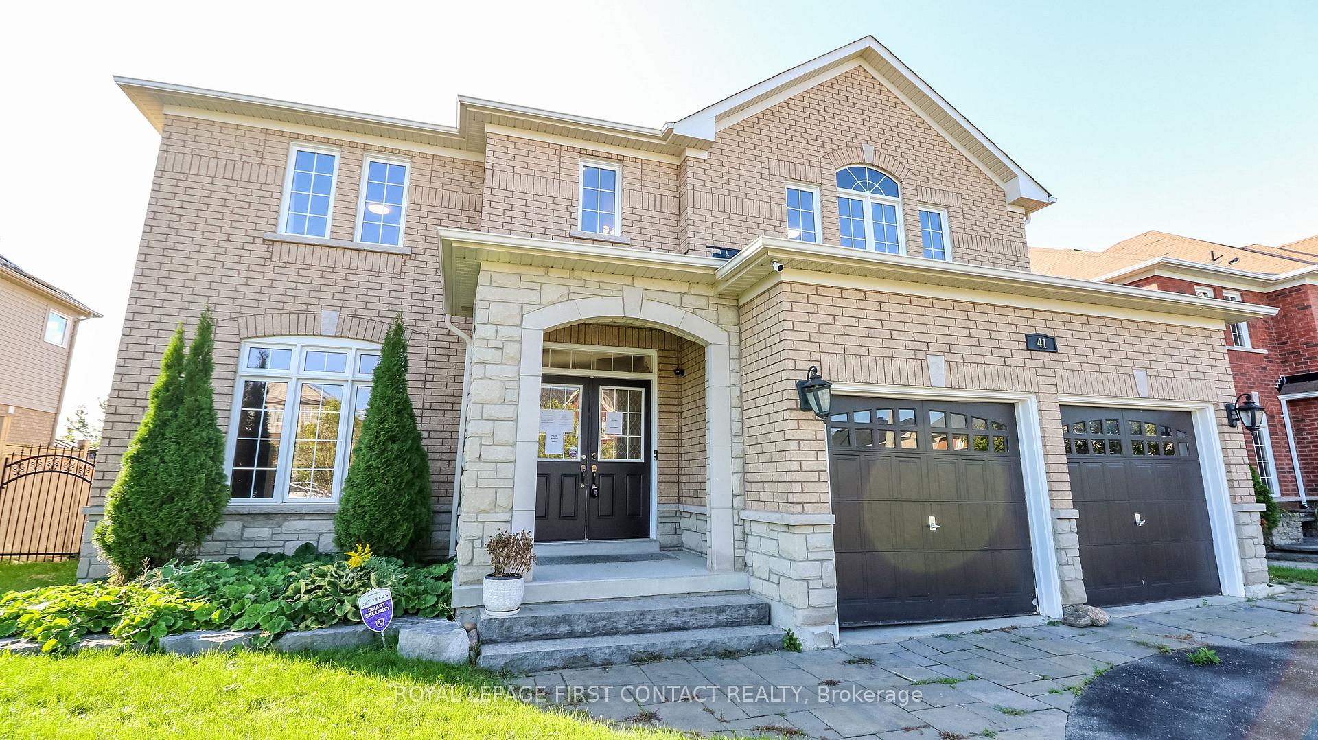Photo 4 of 41 Commonwealth Road, Barrie, Innis-Shore — HOMEH