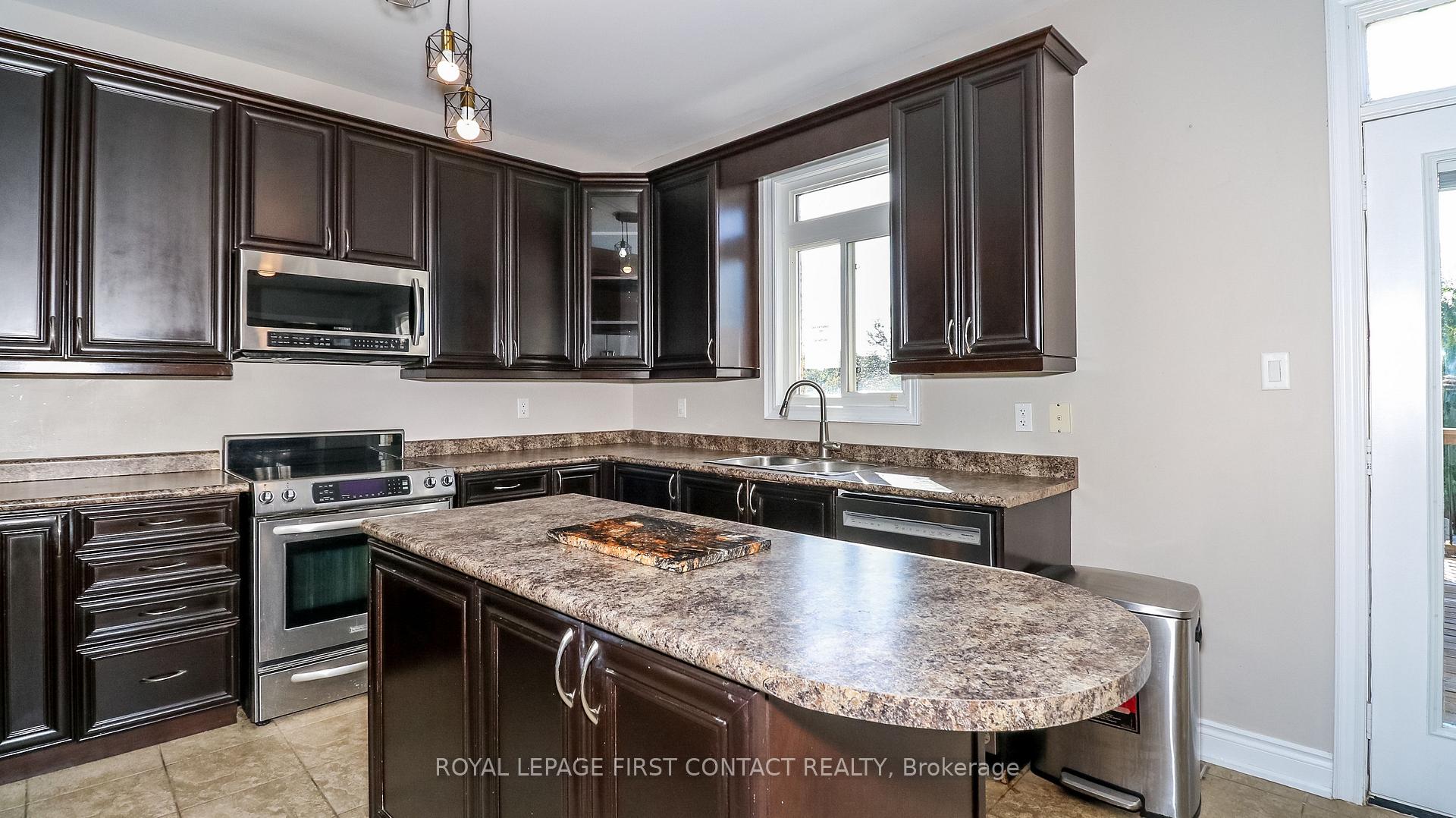 Photo 19 of 41 Commonwealth Road, Barrie, Innis-Shore — HOMEH