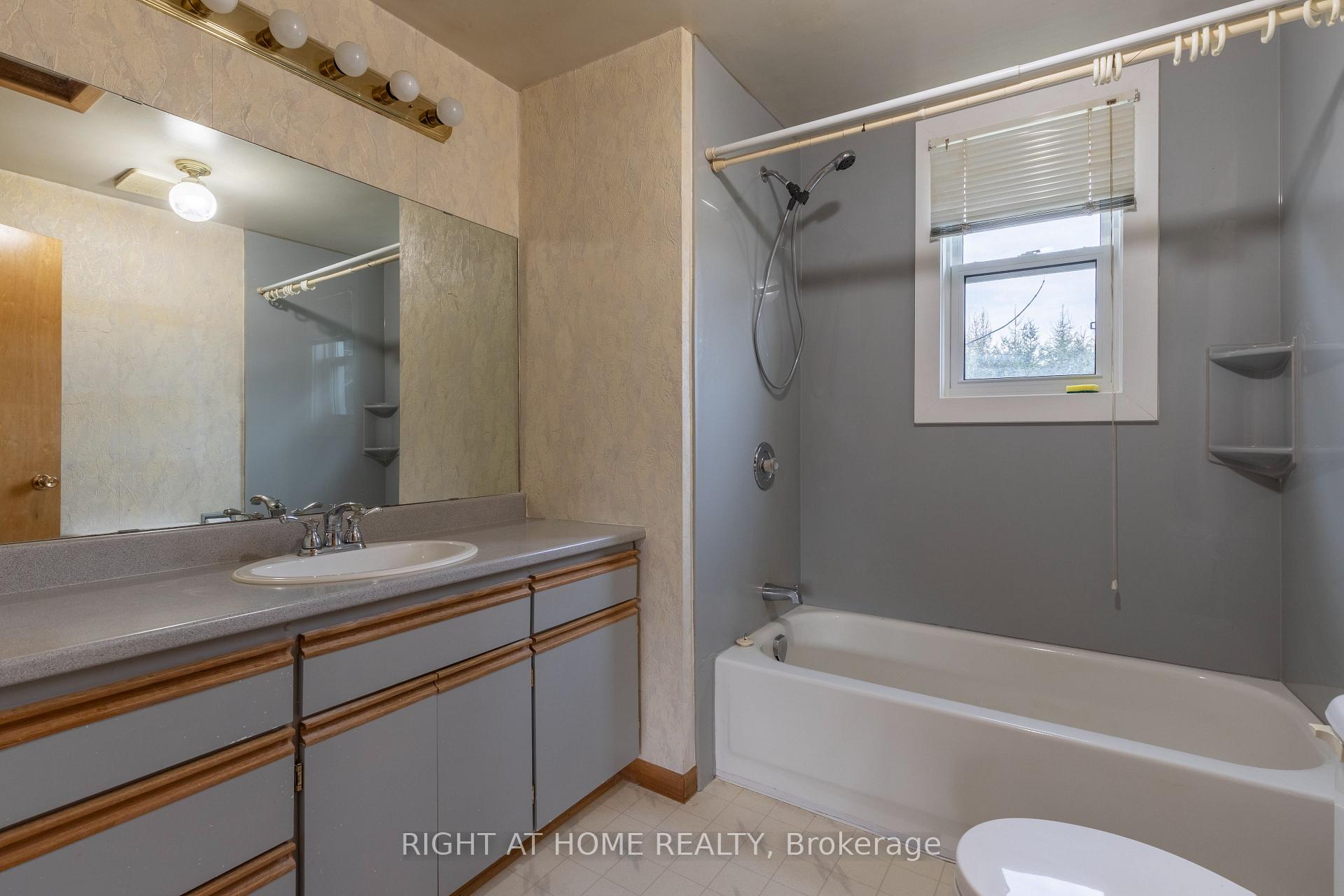 Photo 12 of 3714 McCarthy Drive, Clearview, Rural Clearview — HOMEH