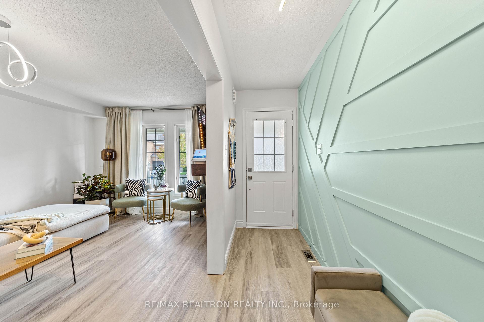 Photo 6 of 24 Succession Crescent, Barrie, Innis-Shore — HOMEH