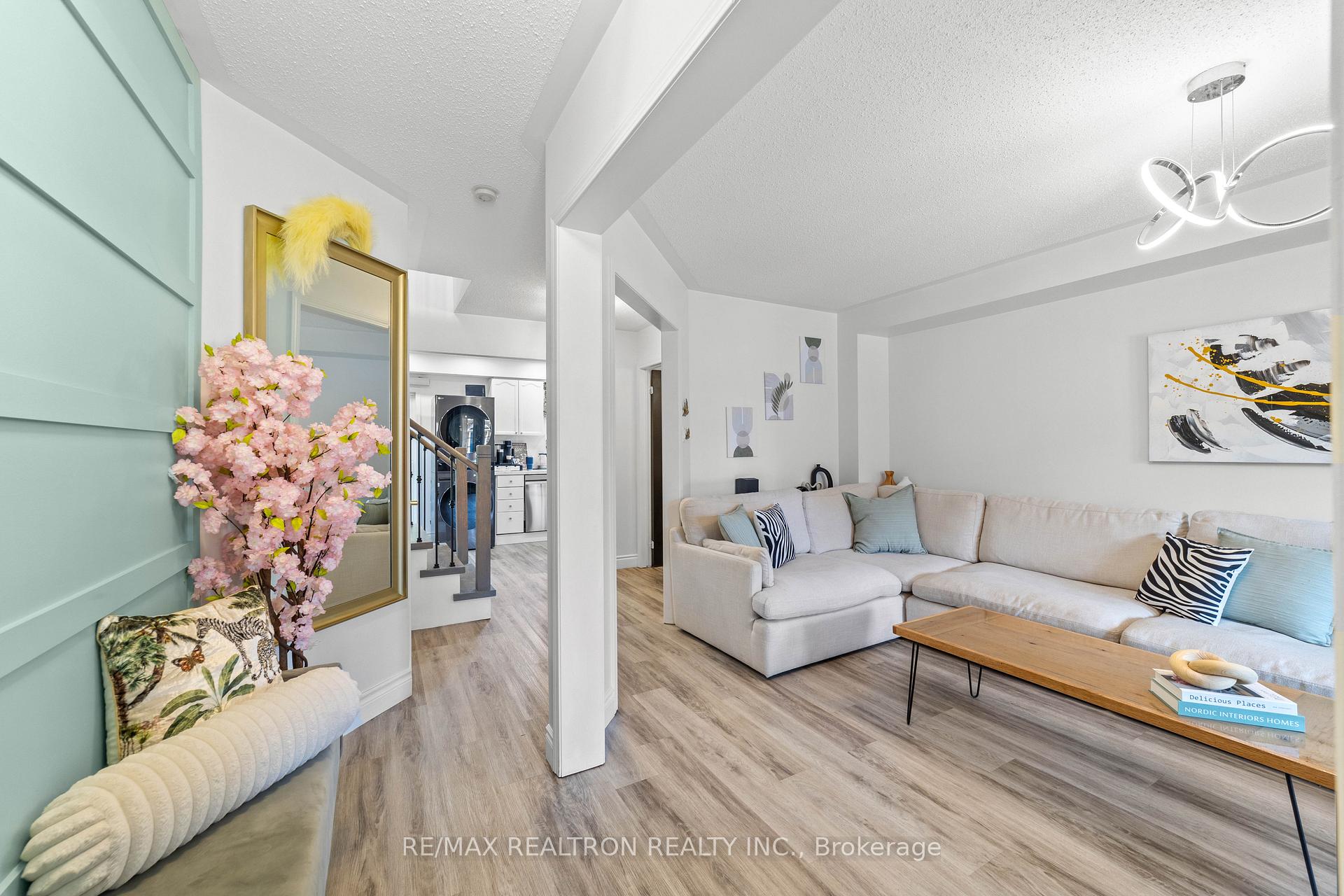 Photo 7 of 24 Succession Crescent, Barrie, Innis-Shore — HOMEH