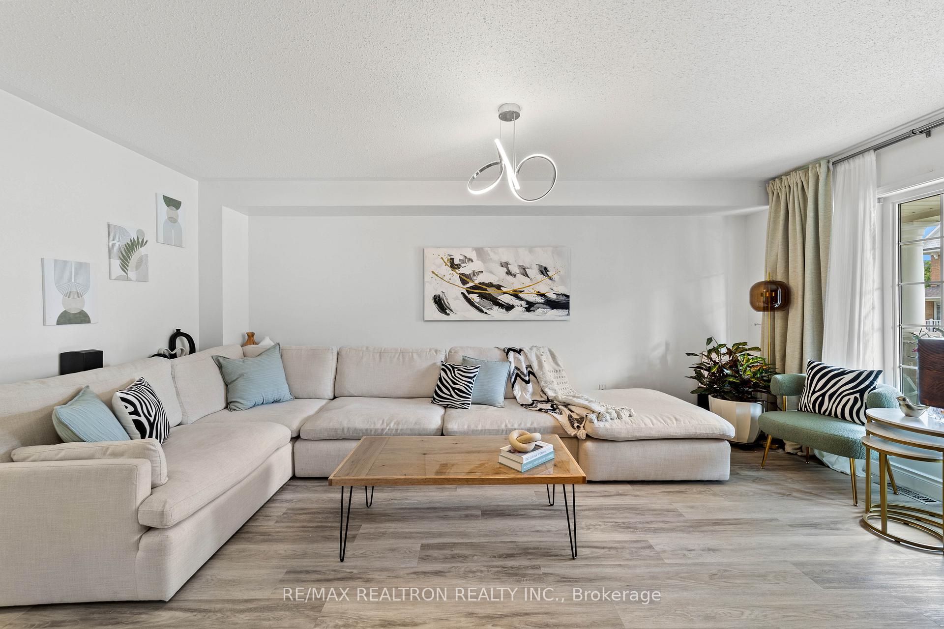 Photo 8 of 24 Succession Crescent, Barrie, Innis-Shore — HOMEH