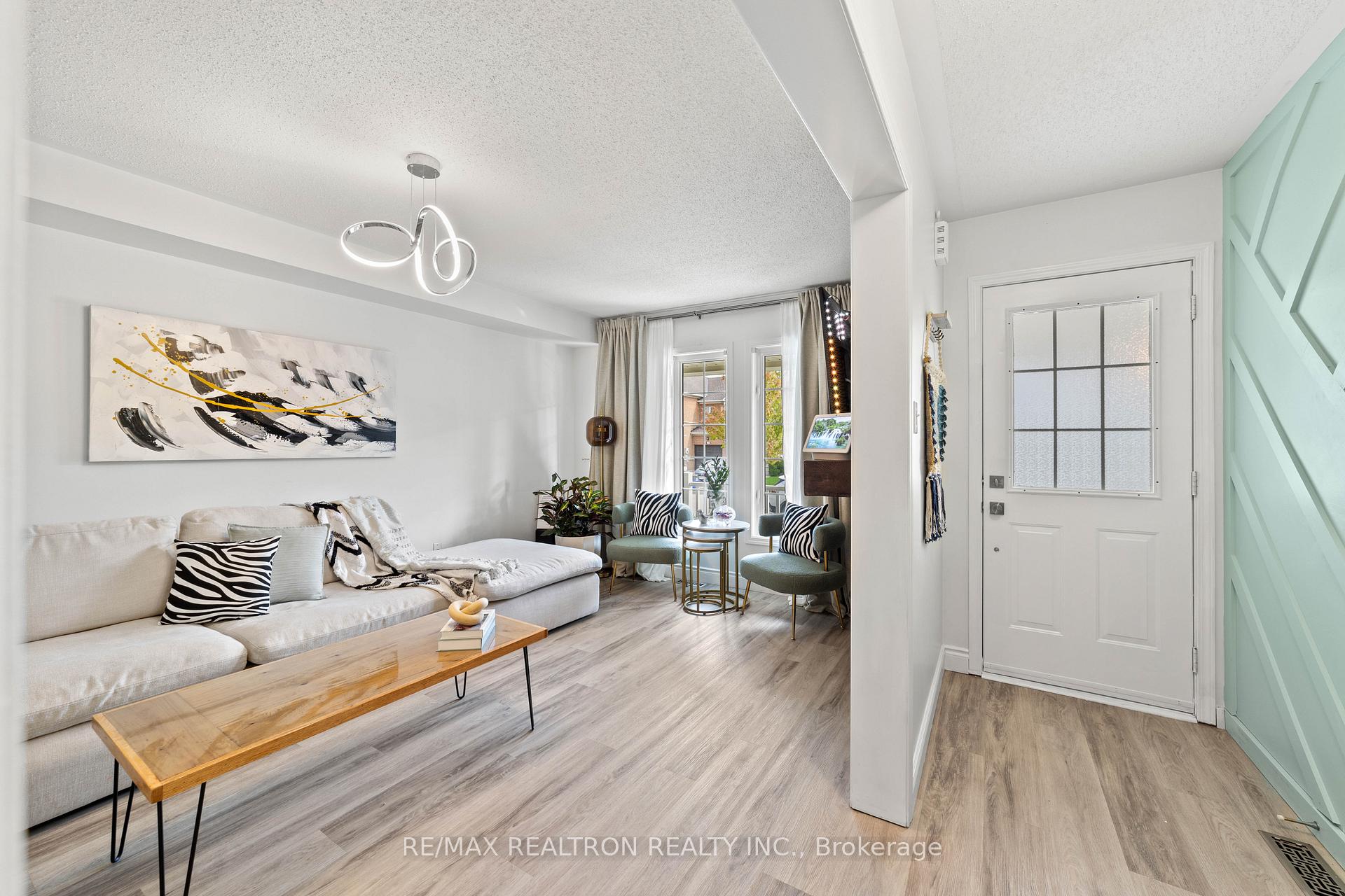 Photo 9 of 24 Succession Crescent, Barrie, Innis-Shore — HOMEH