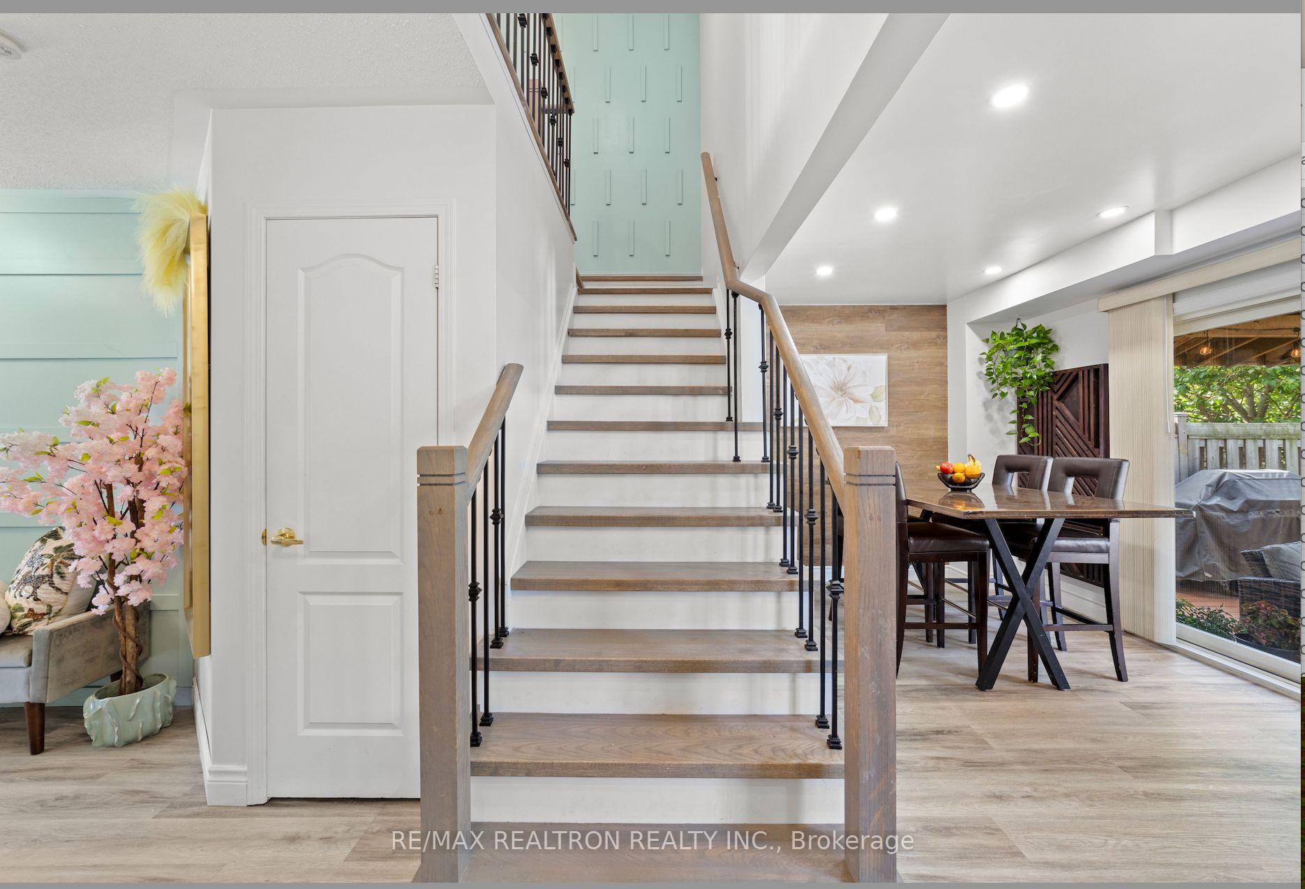 Photo 15 of 24 Succession Crescent, Barrie, Innis-Shore — HOMEH