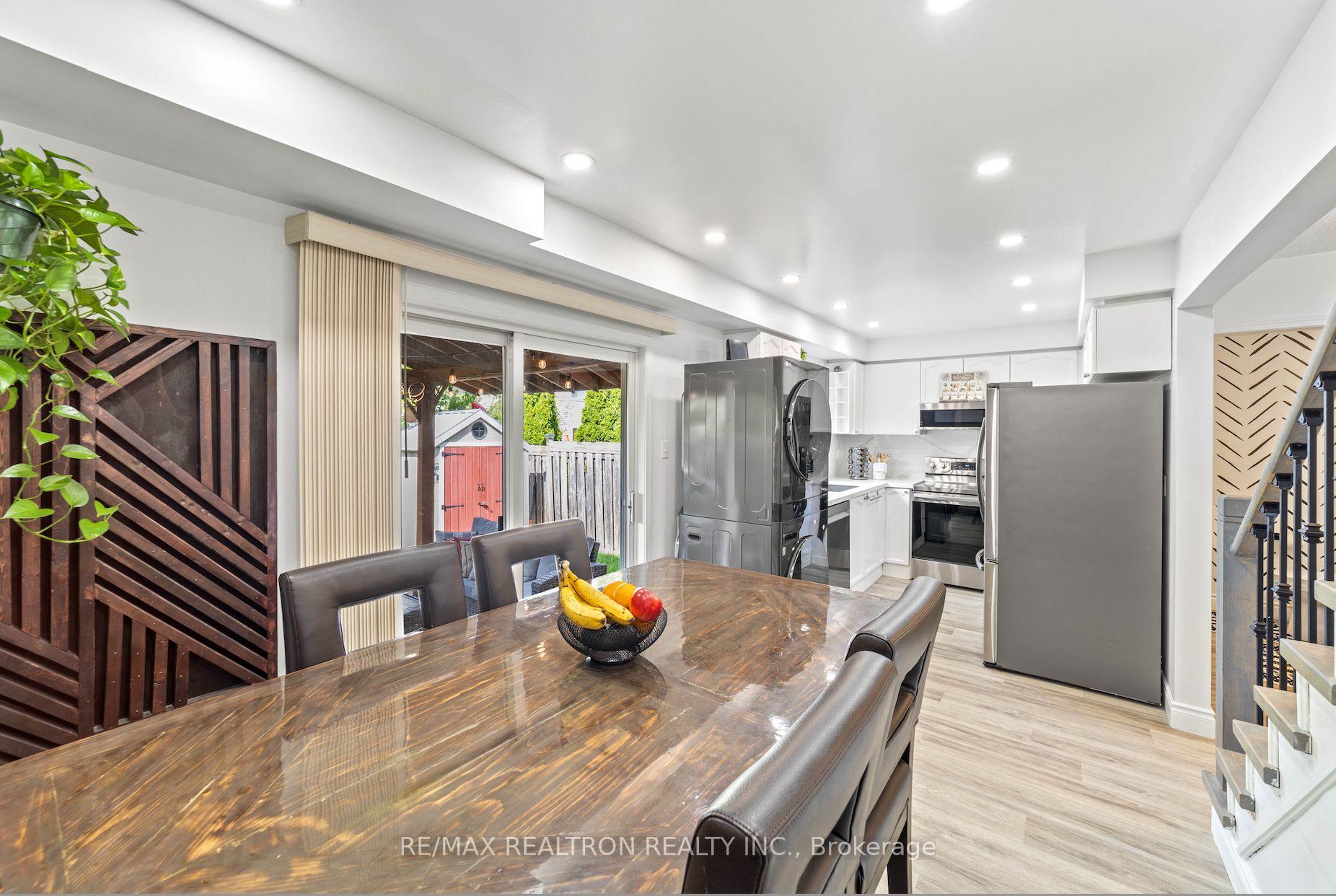 Photo 18 of 24 Succession Crescent, Barrie, Innis-Shore — HOMEH