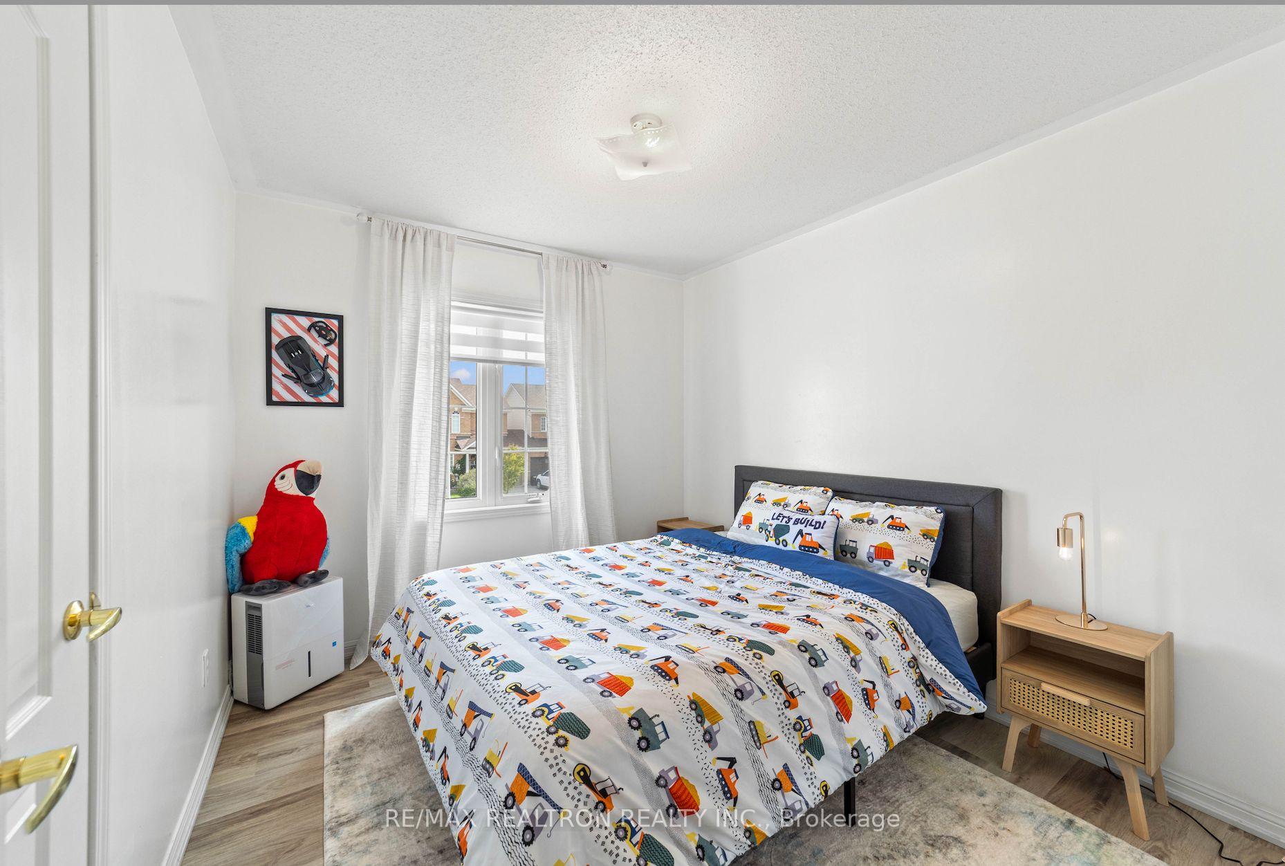 Photo 30 of 24 Succession Crescent, Barrie, Innis-Shore — HOMEH