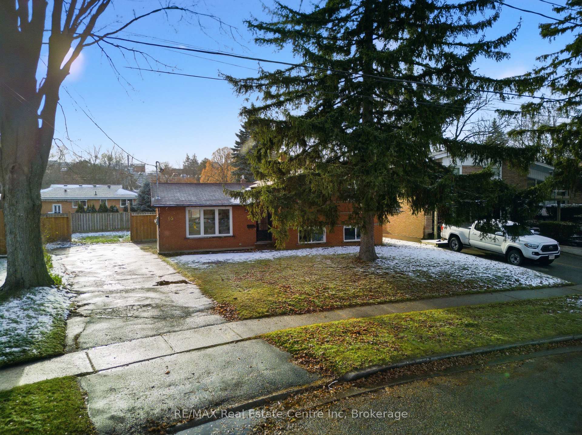 Photo 4 of 65 Sunnylea Crescent, Guelph, General Hospital — HOMEH