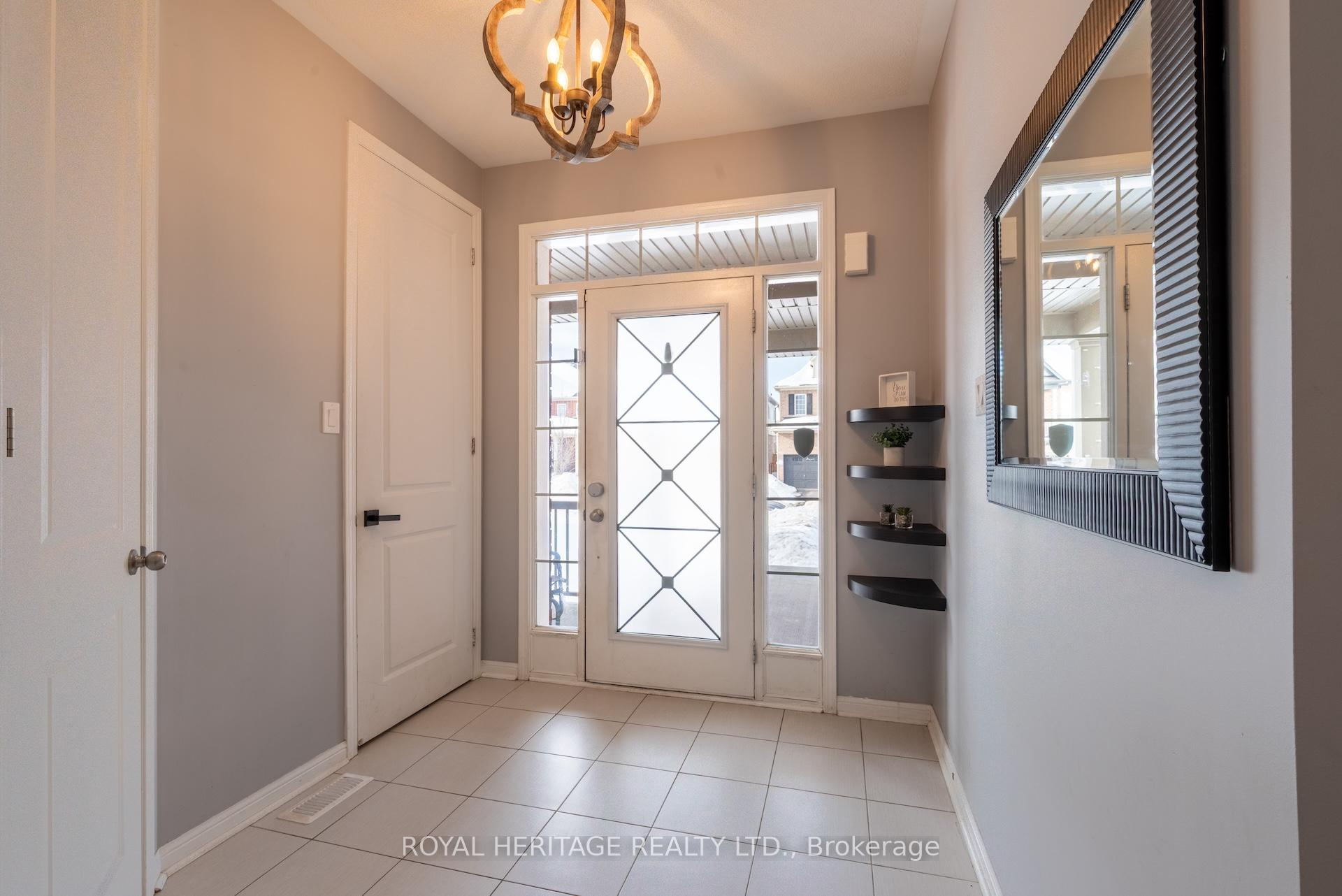 Photo 4 of 51 Henry Smith Avenue, Clarington, Bowmanville — HOMEH