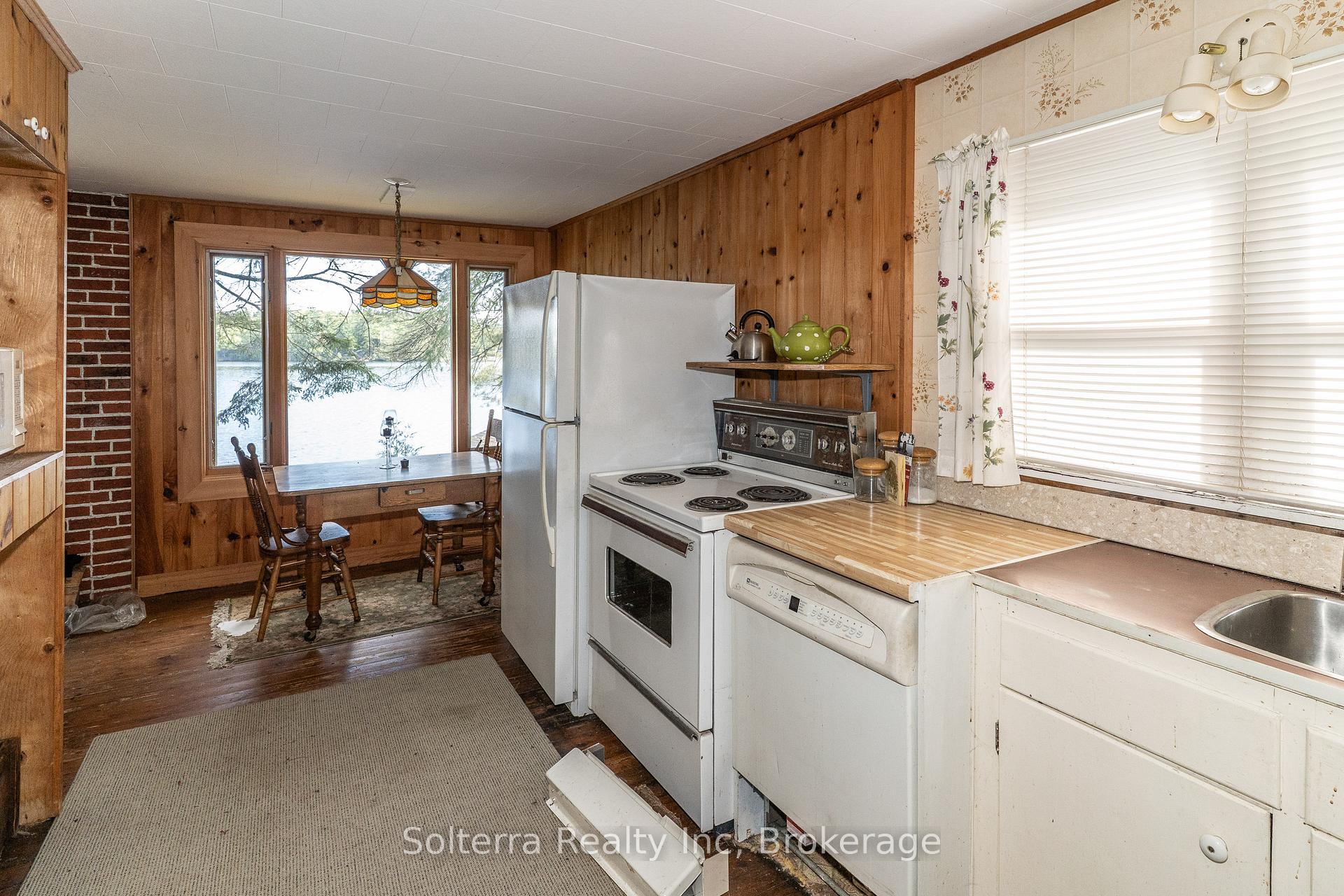 Photo 4 of 1185 Parkers Point Road E, Gravenhurst, Muskoka (S) — HOMEH