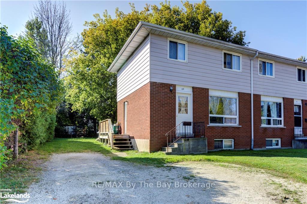 Photo 2 of 69 Gibbard Crescent, Collingwood — HOMEH
