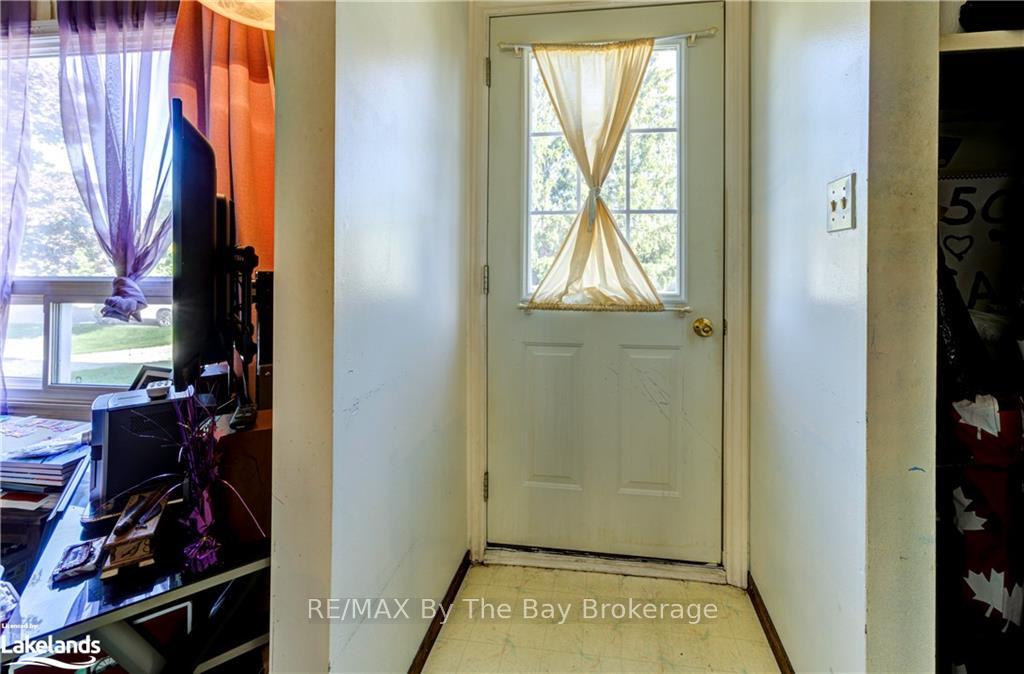 Photo 5 of 69 Gibbard Crescent, Collingwood — HOMEH