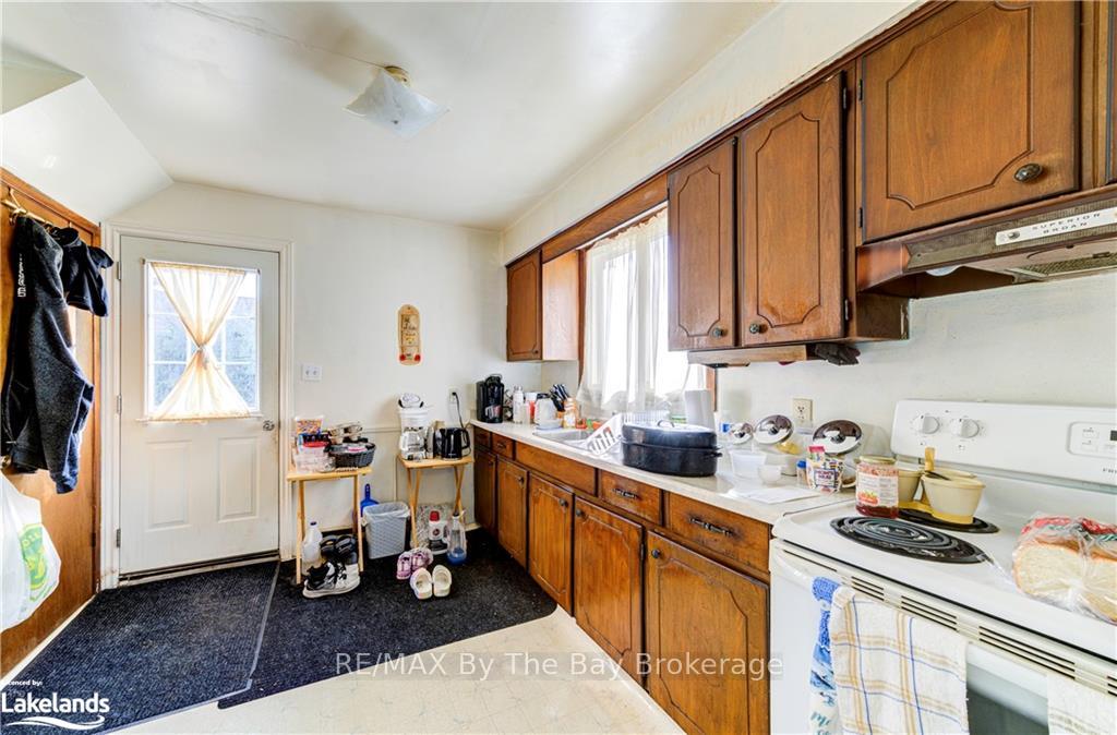 Photo 11 of 69 Gibbard Crescent, Collingwood — HOMEH