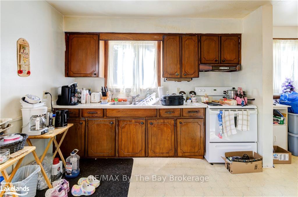 Photo 12 of 69 Gibbard Crescent, Collingwood — HOMEH