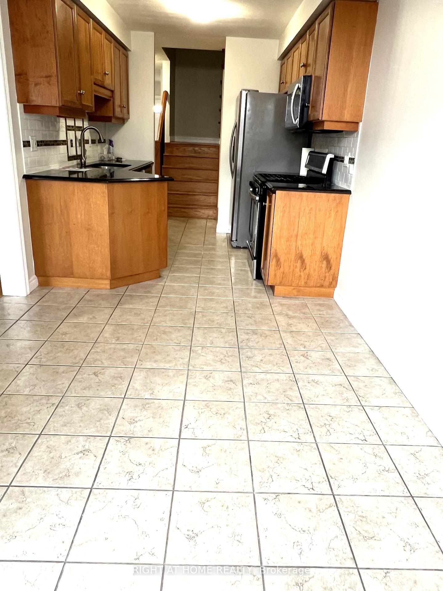 Photo 2 of 124 Magnolia Crescent, Grimsby, Grimsby West — HOMEH