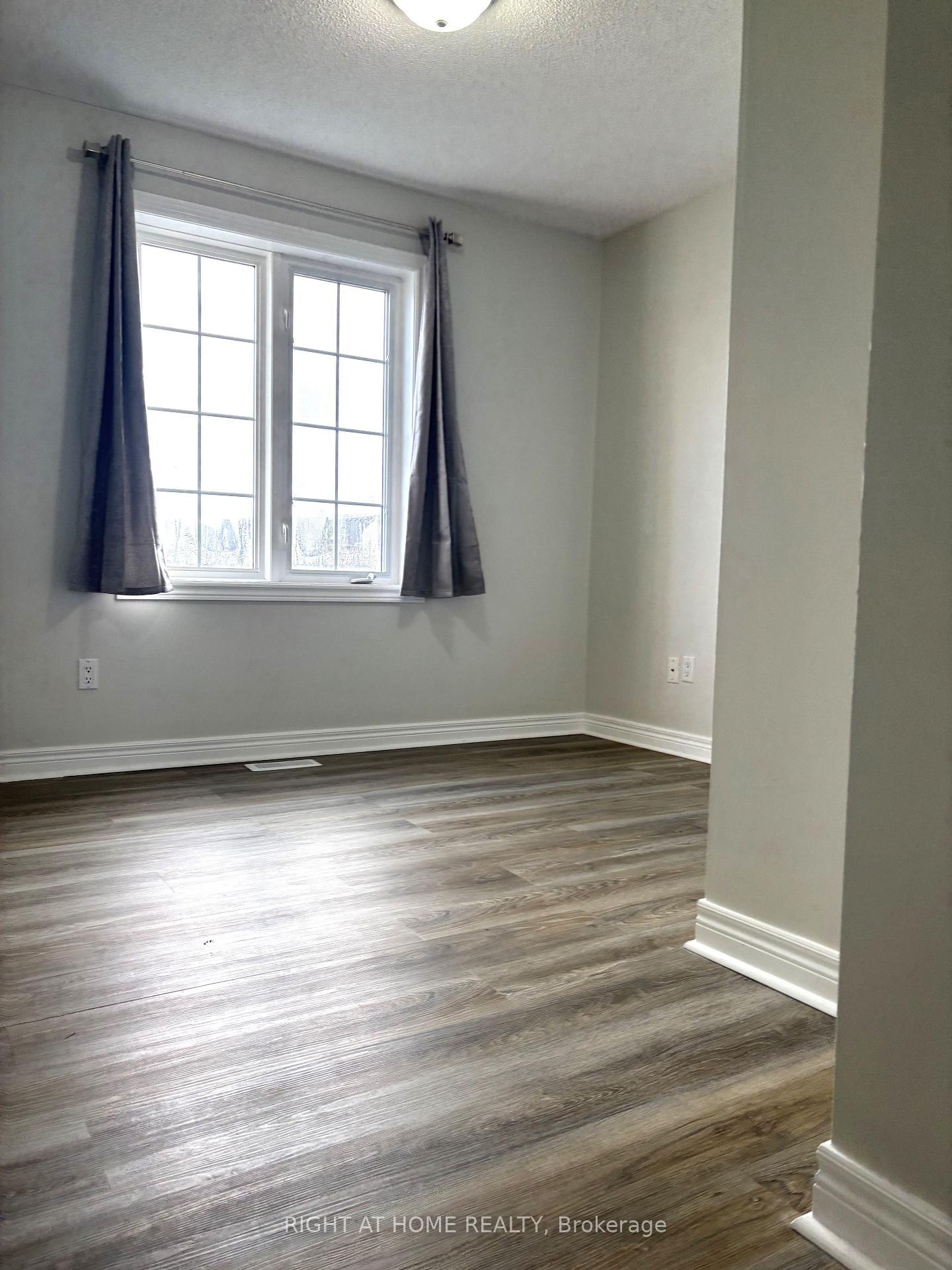 Photo 9 of 124 Magnolia Crescent, Grimsby, Grimsby West — HOMEH