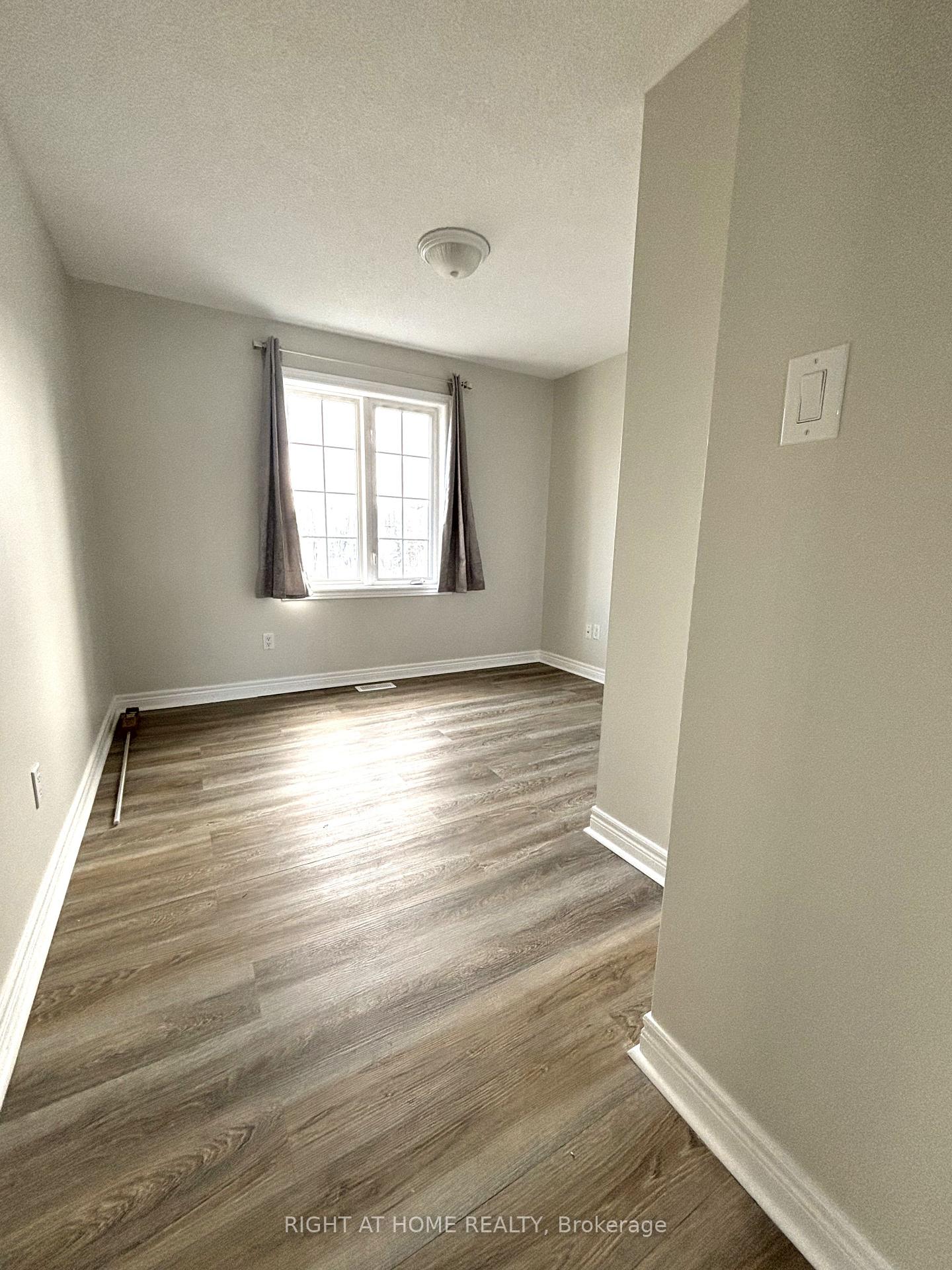 Photo 12 of 124 Magnolia Crescent, Grimsby, Grimsby West — HOMEH