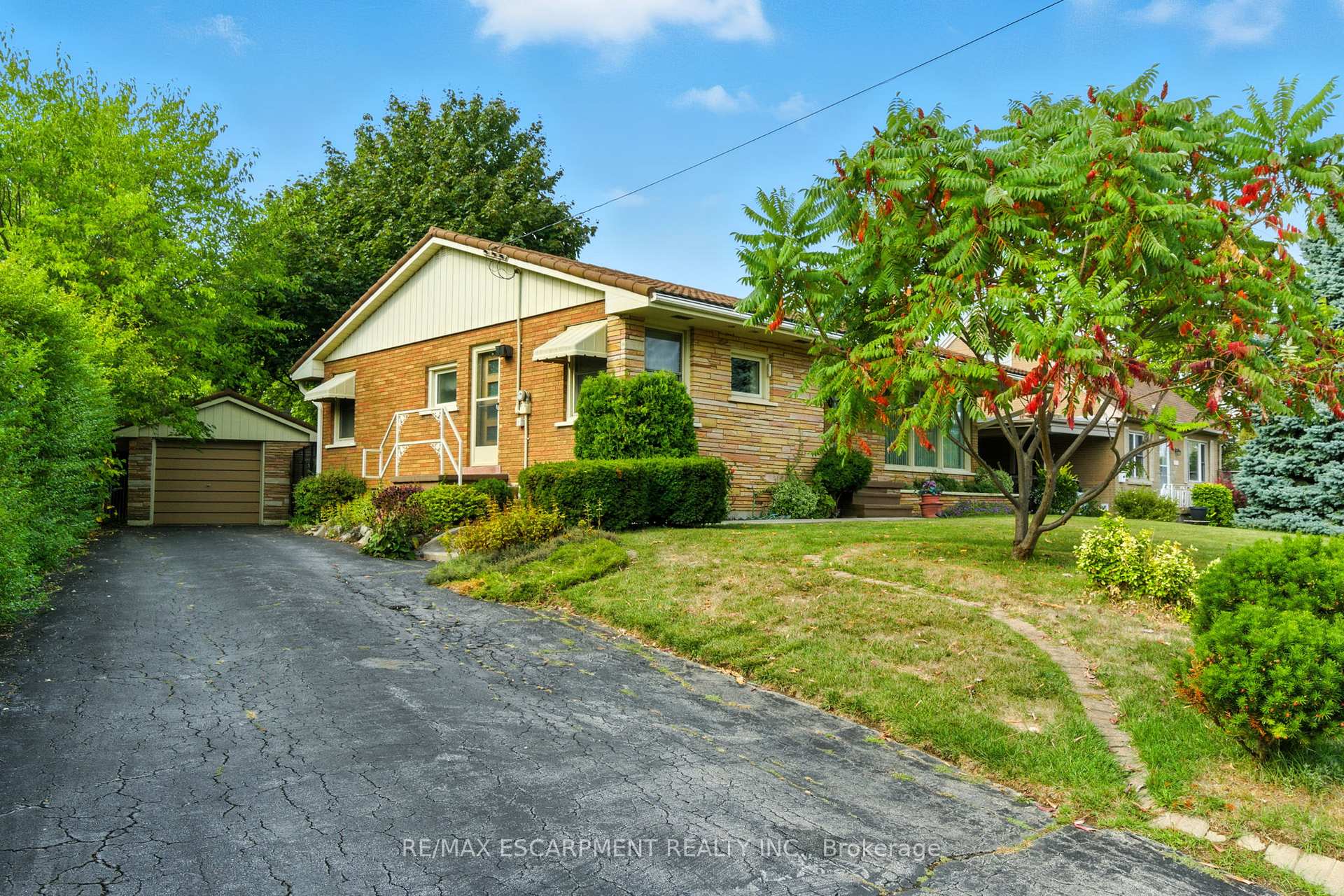 Photo 2 of 2311 Mountainside Drive, Burlington, Mountainside — HOMEH