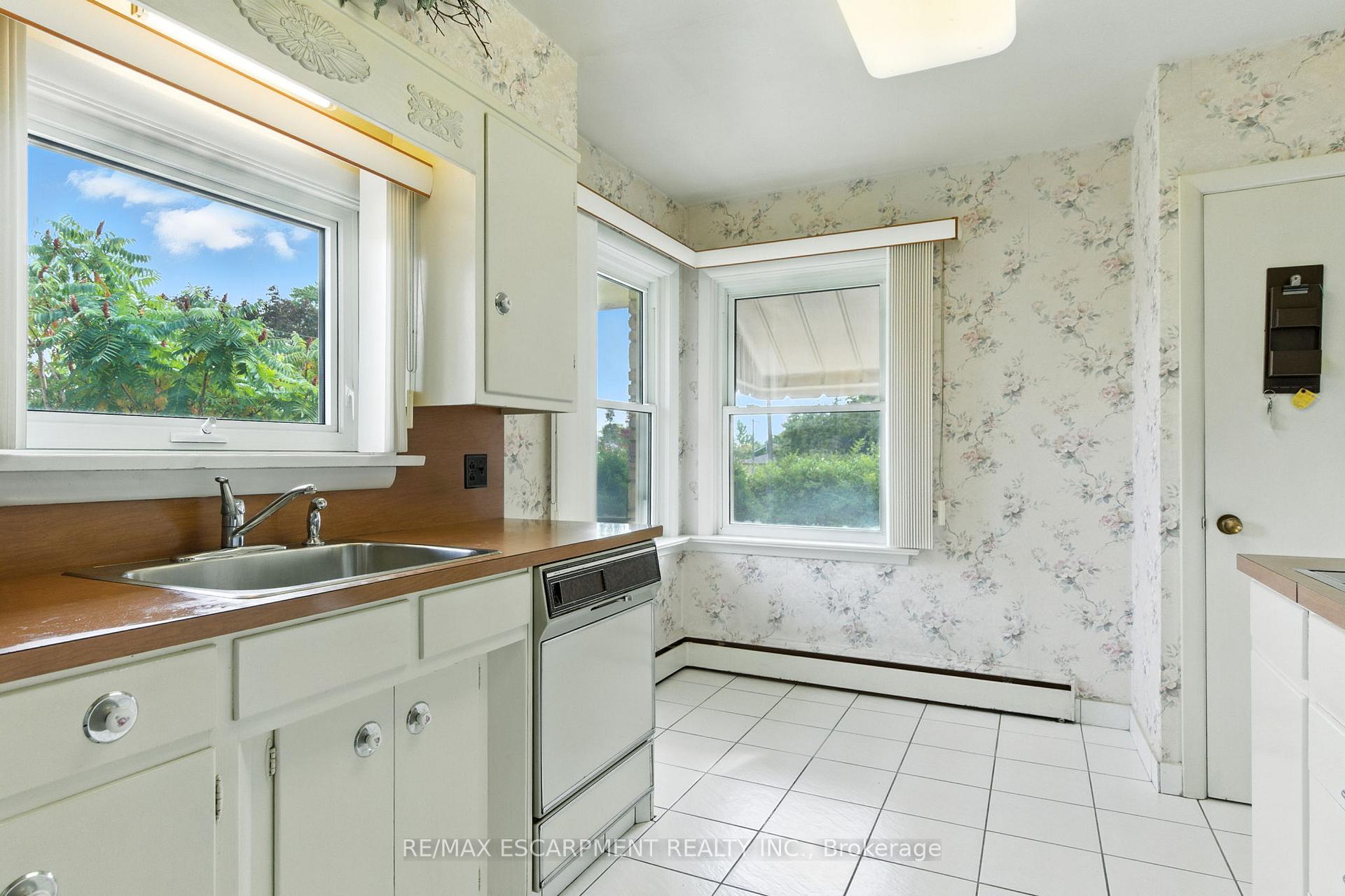 Photo 11 of 2311 Mountainside Drive, Burlington, Mountainside — HOMEH