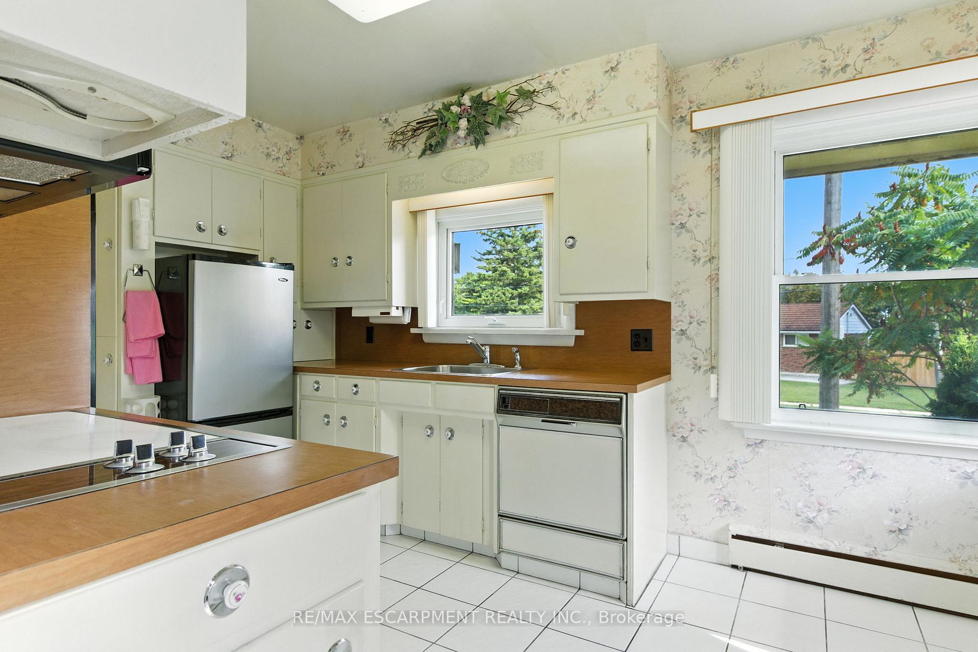 Photo 13 of 2311 Mountainside Drive, Burlington, Mountainside — HOMEH