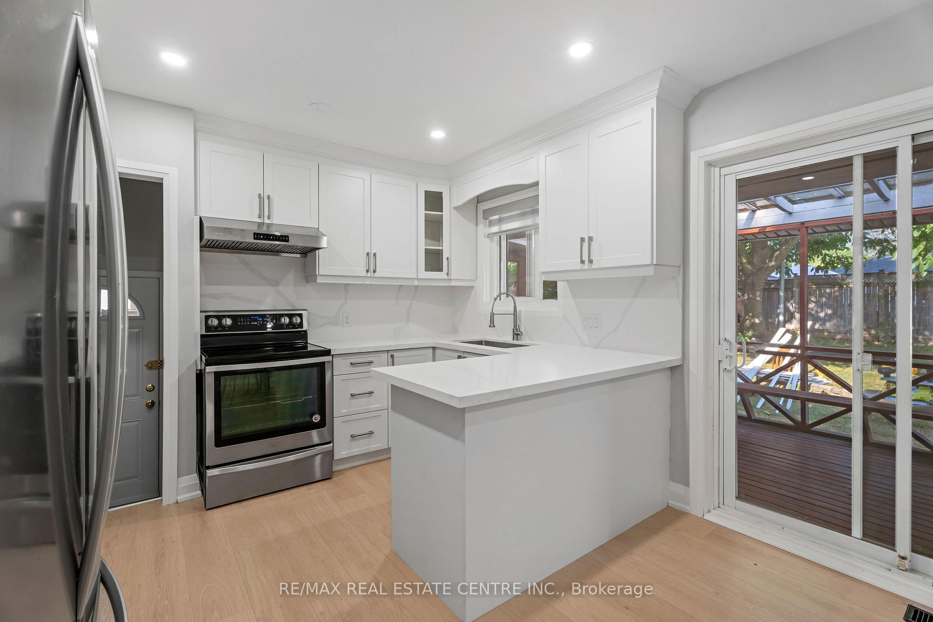Photo 9 of 19 Old Orchard Avenue, Grimsby, Grimsby Beach — HOMEH