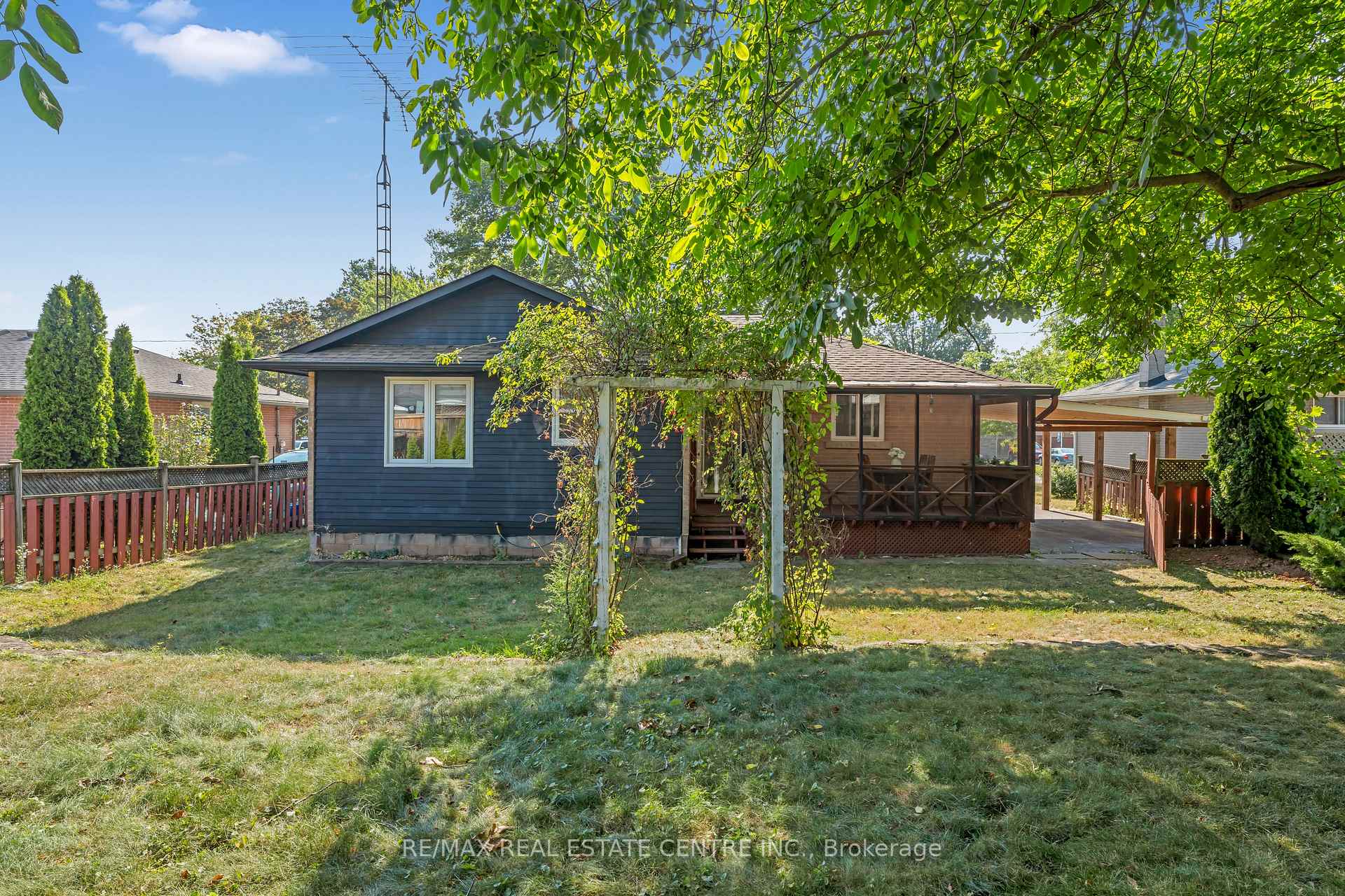 Photo 27 of 19 Old Orchard Avenue, Grimsby, Grimsby Beach — HOMEH