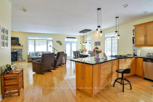 Photo 3 of 20 Twig's End, Gravenhurst, Muskoka (S) — HOMEH