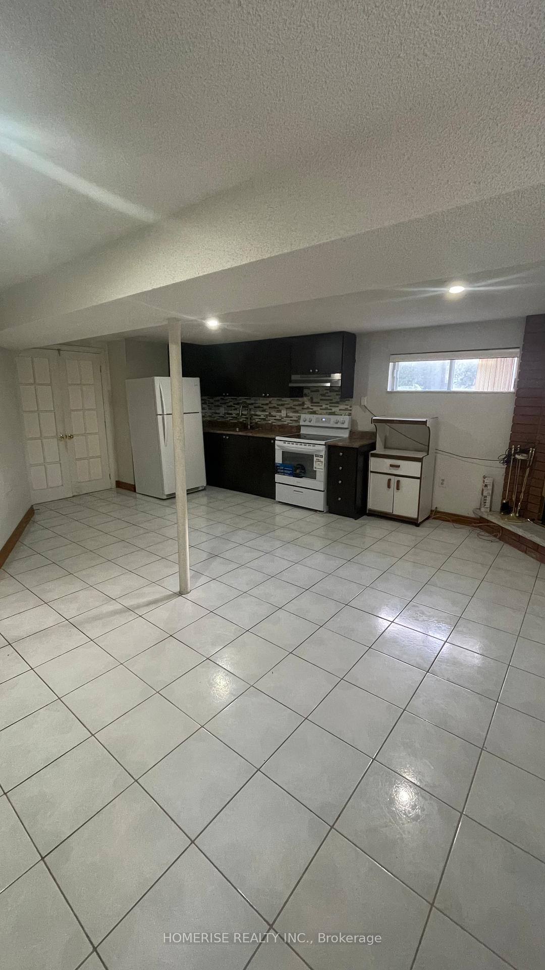 Photo 4 of 63 Greenwood Crescent, Brampton, Northgate — HOMEH