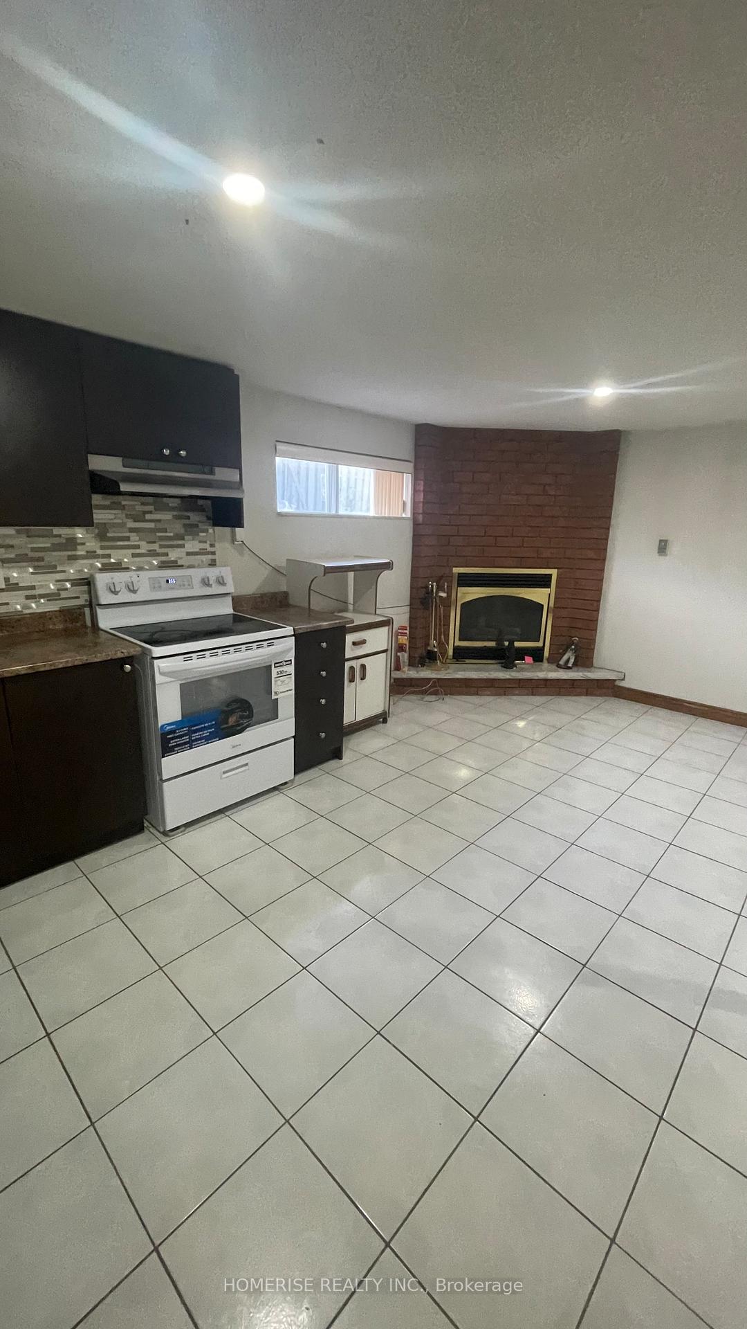Photo 5 of 63 Greenwood Crescent, Brampton, Northgate — HOMEH