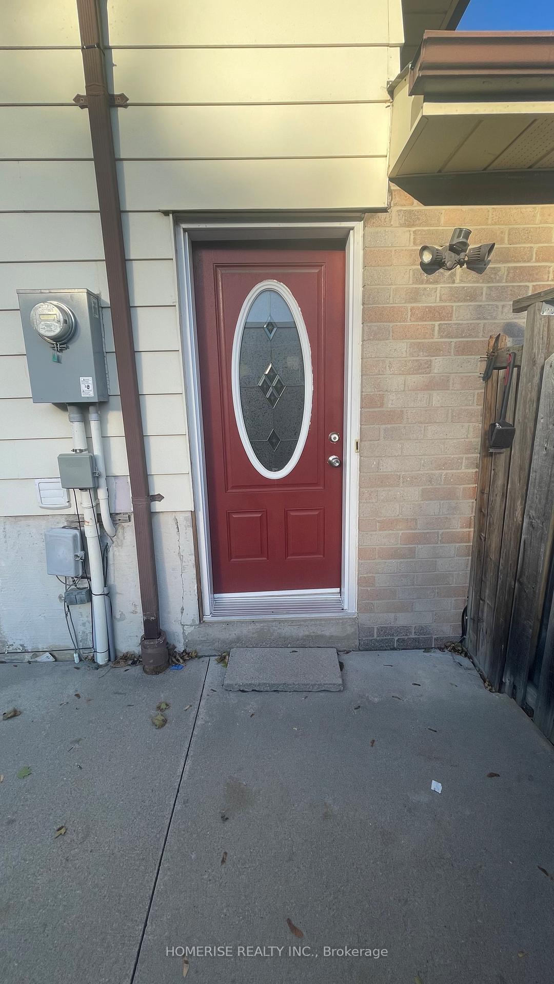 Photo 6 of 63 Greenwood Crescent, Brampton, Northgate — HOMEH