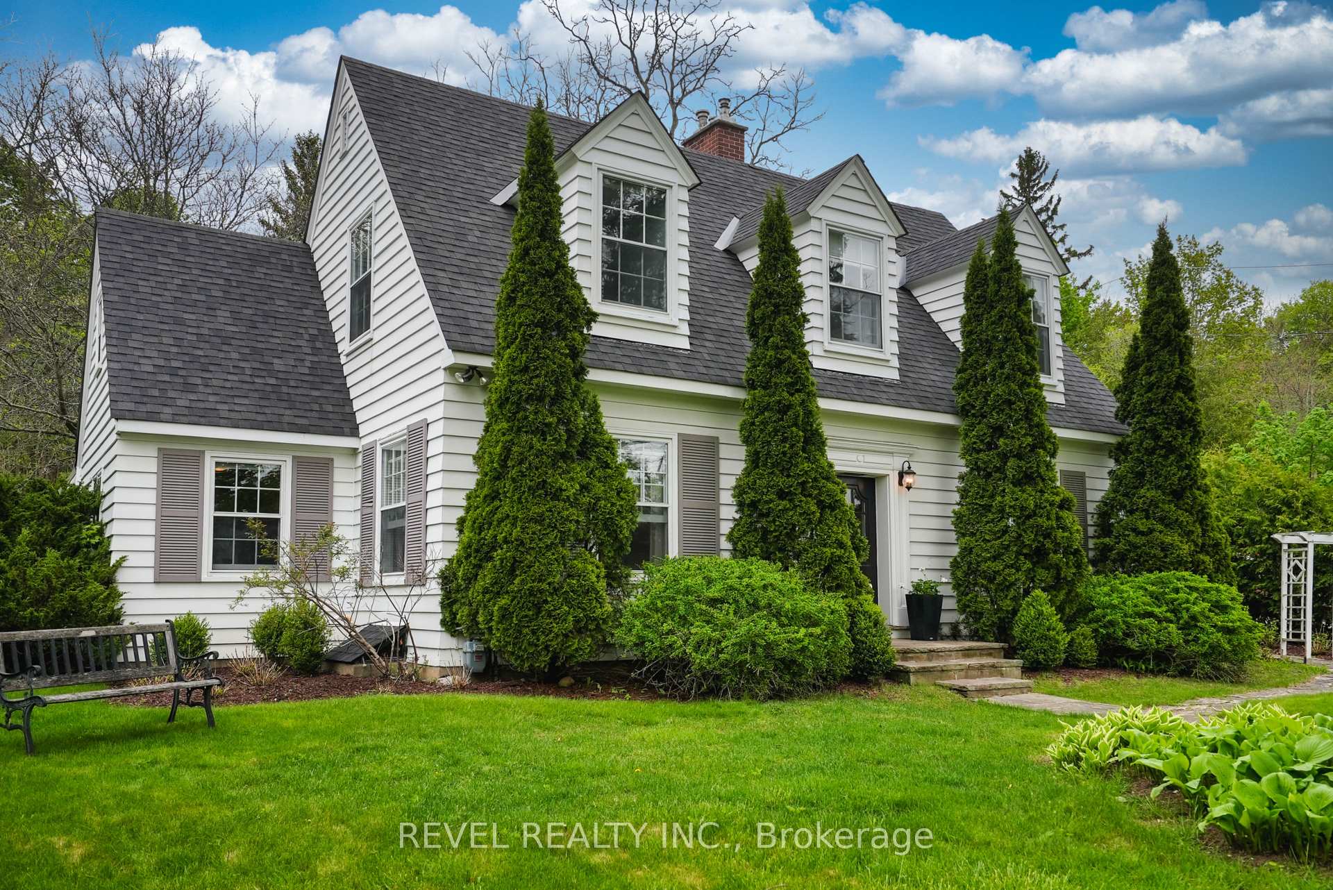 Photo 3 of 102 Blake Street, Barrie, North Shore — HOMEH