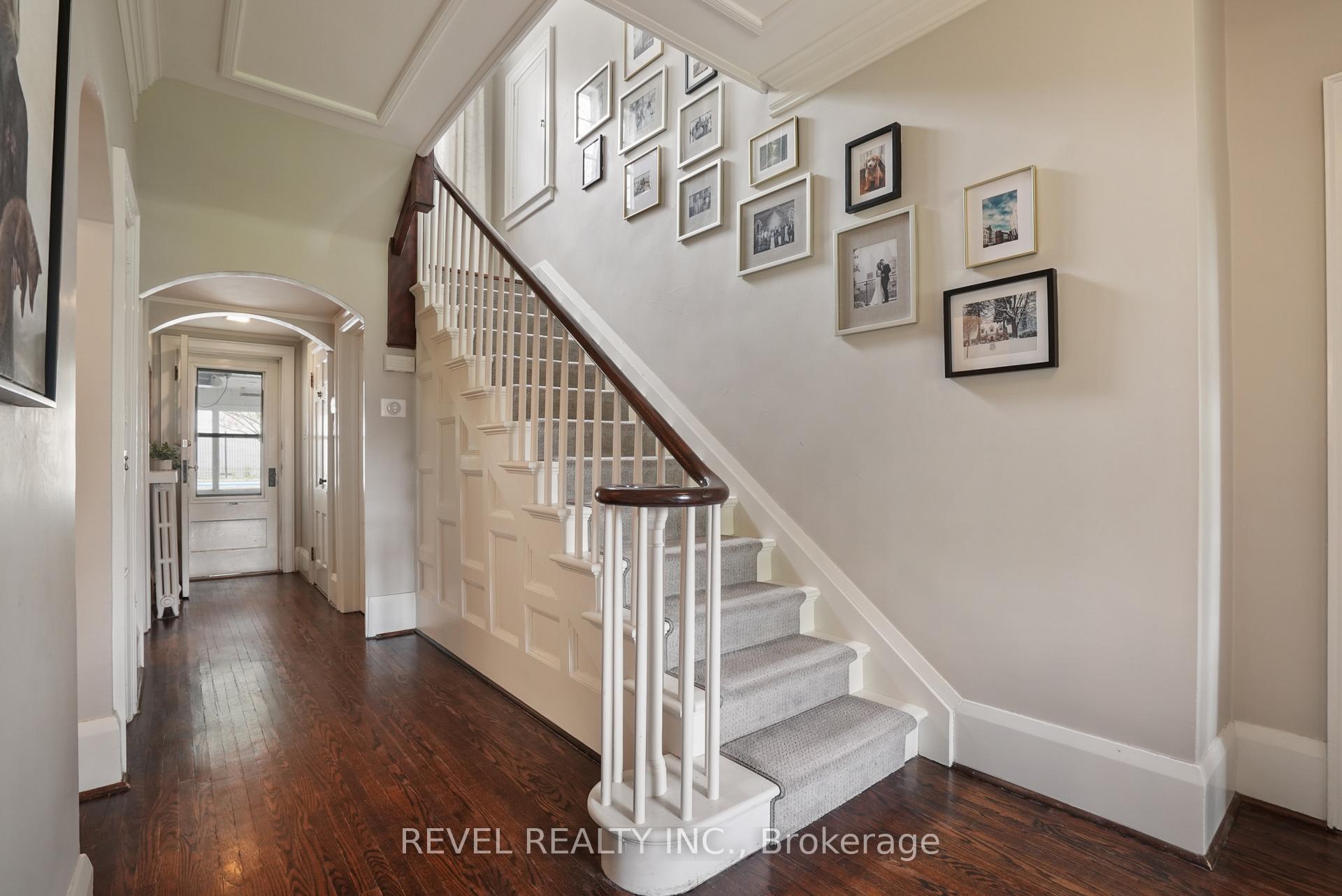 Photo 7 of 102 Blake Street, Barrie, North Shore — HOMEH