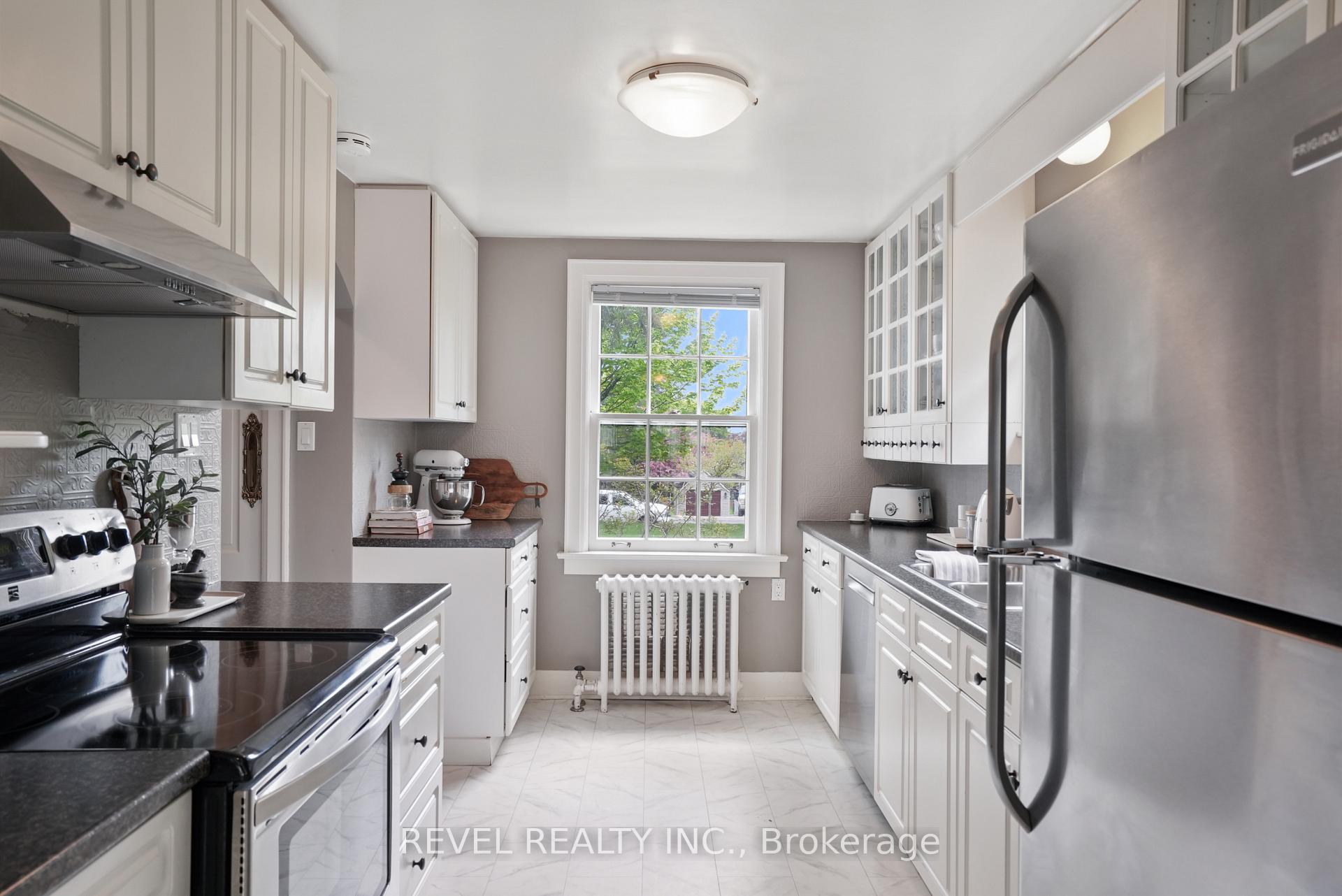Photo 15 of 102 Blake Street, Barrie, North Shore — HOMEH