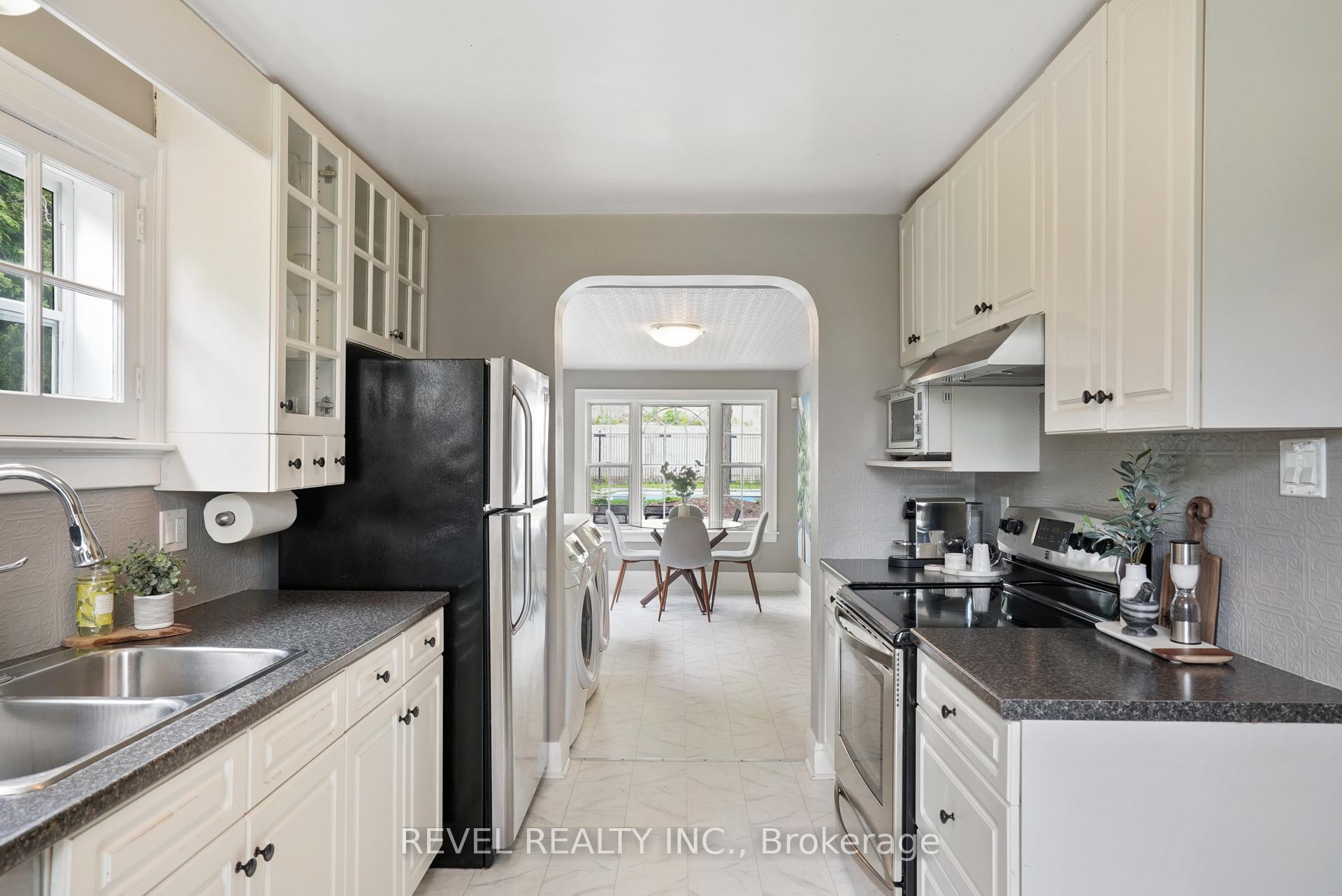 Photo 17 of 102 Blake Street, Barrie, North Shore — HOMEH