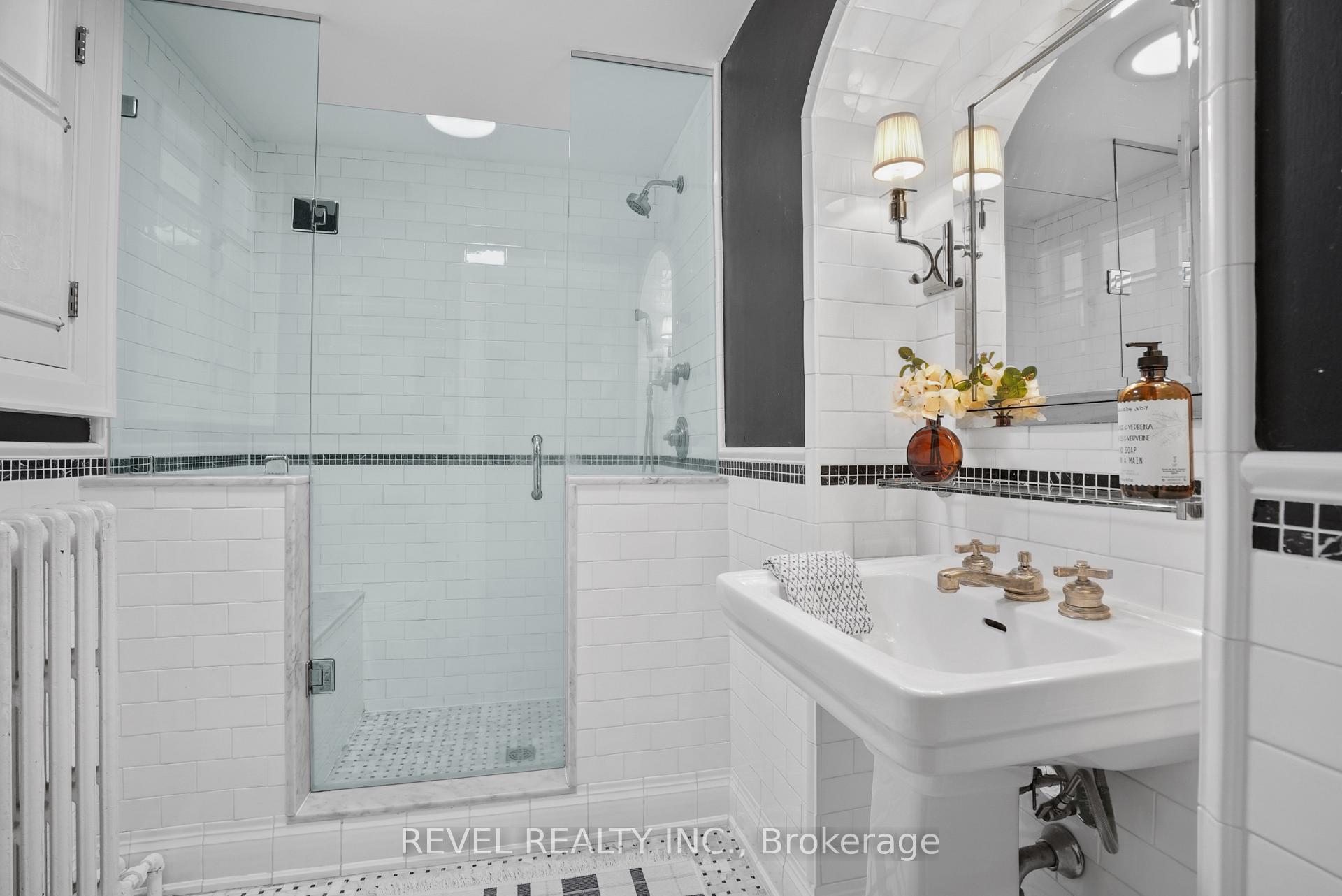 Photo 25 of 102 Blake Street, Barrie, North Shore — HOMEH