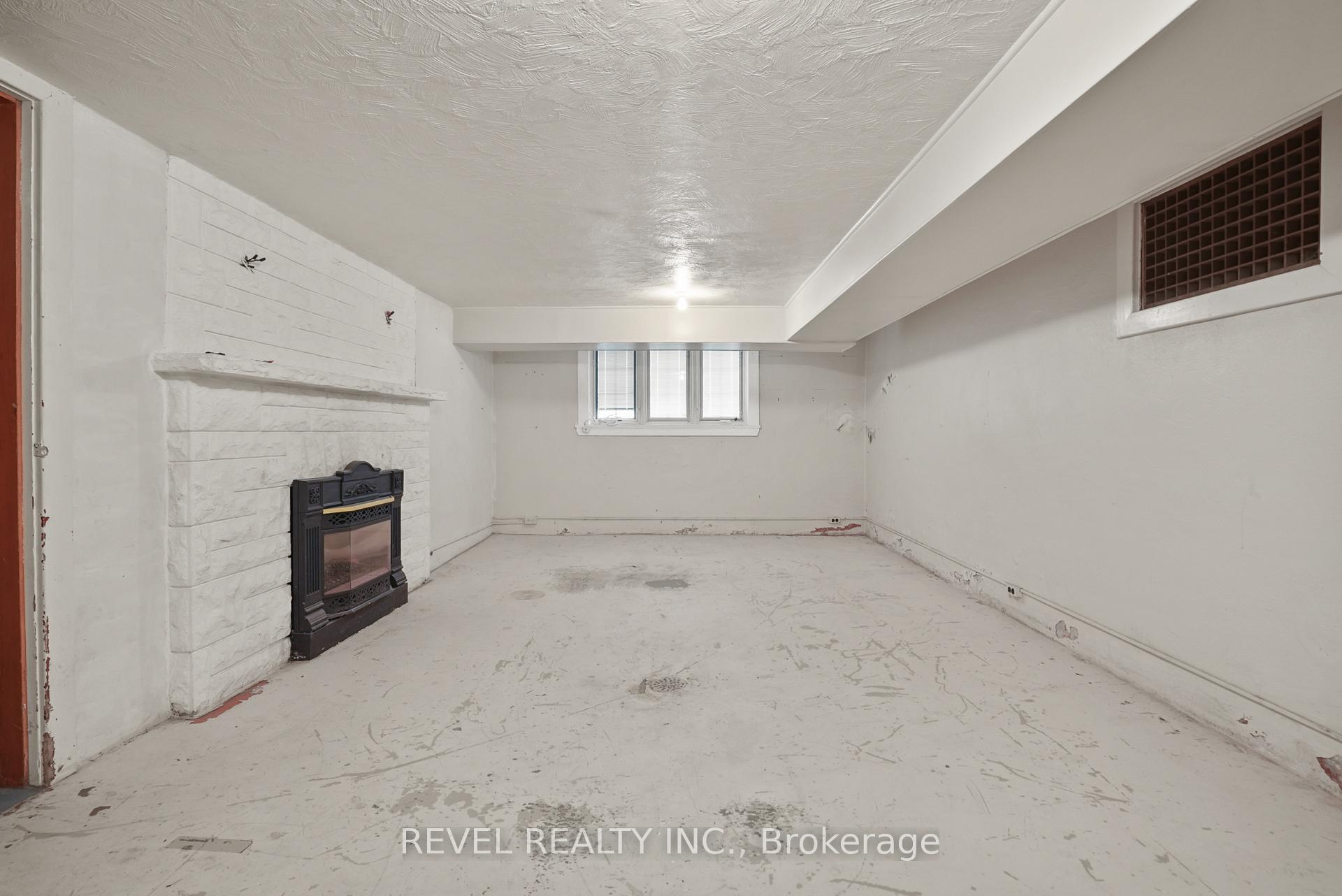 Photo 37 of 102 Blake Street, Barrie, North Shore — HOMEH