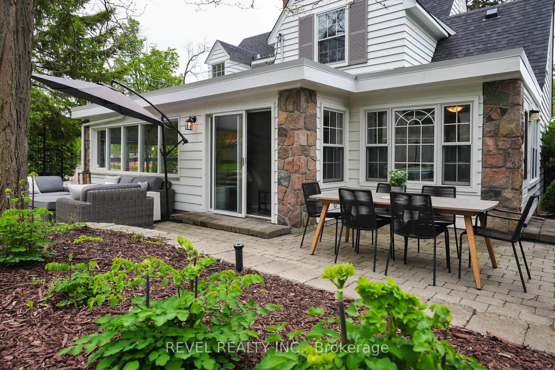 Photo 38 of 102 Blake Street, Barrie, North Shore — HOMEH