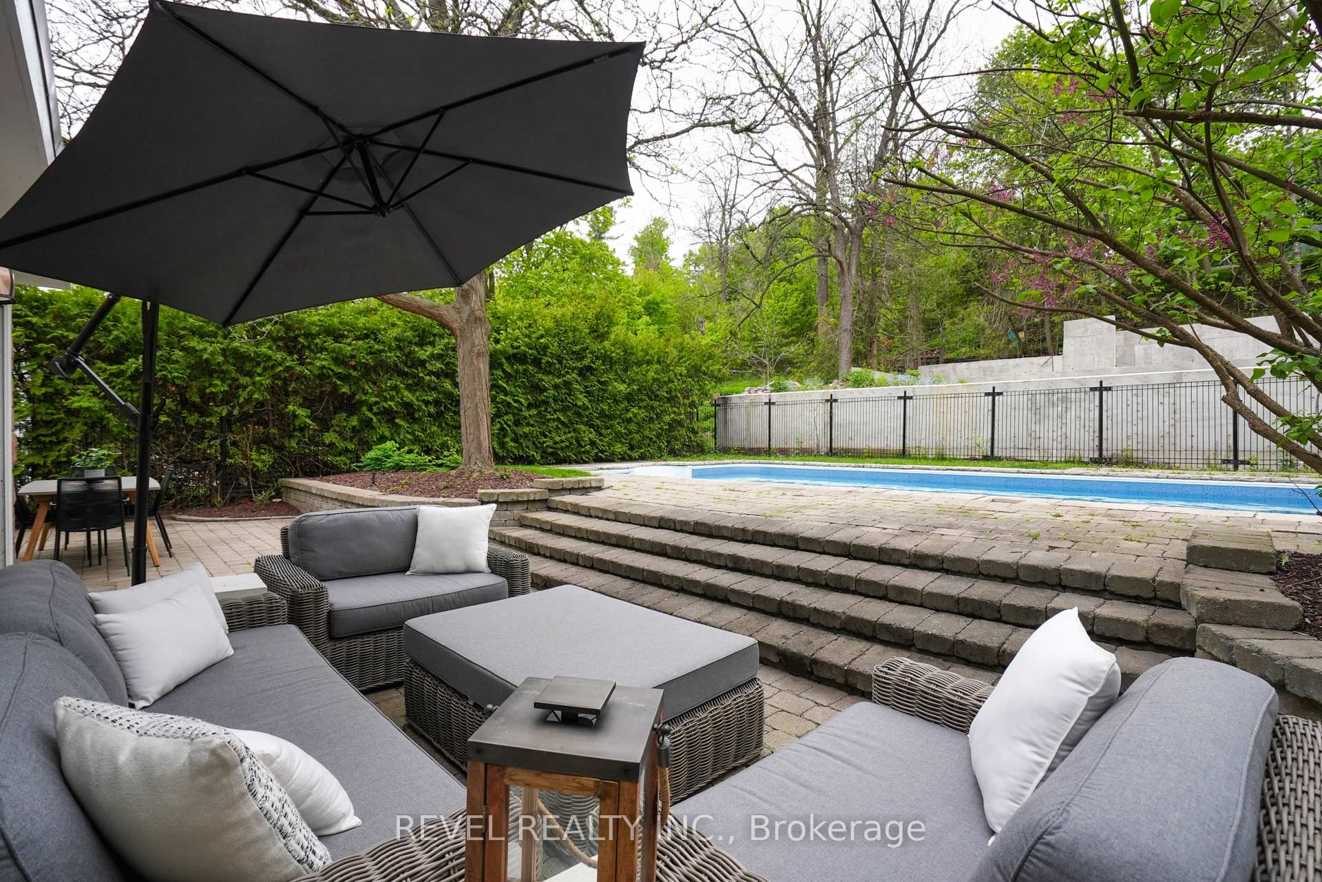 Photo 40 of 102 Blake Street, Barrie, North Shore — HOMEH