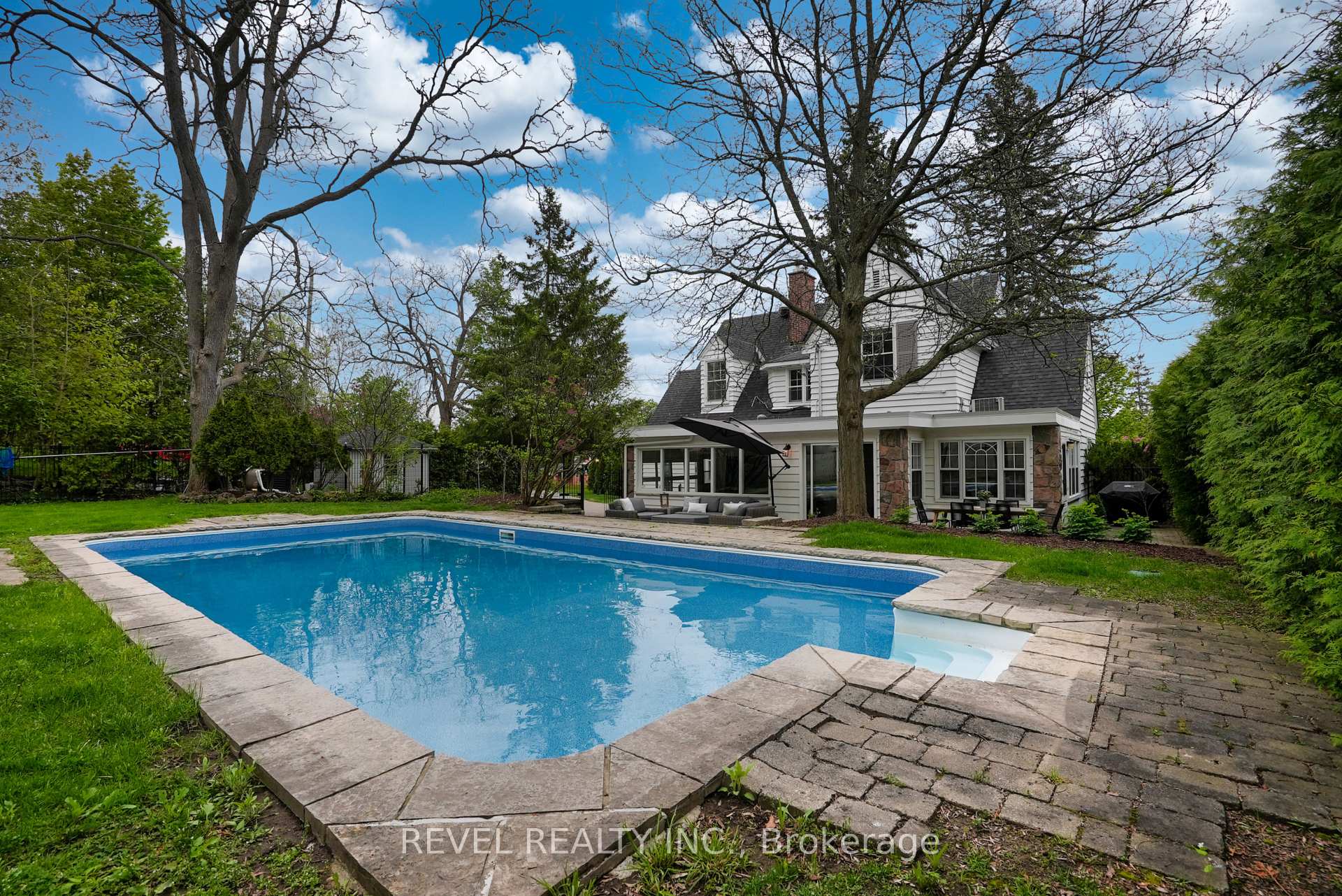 Photo 42 of 102 Blake Street, Barrie, North Shore — HOMEH