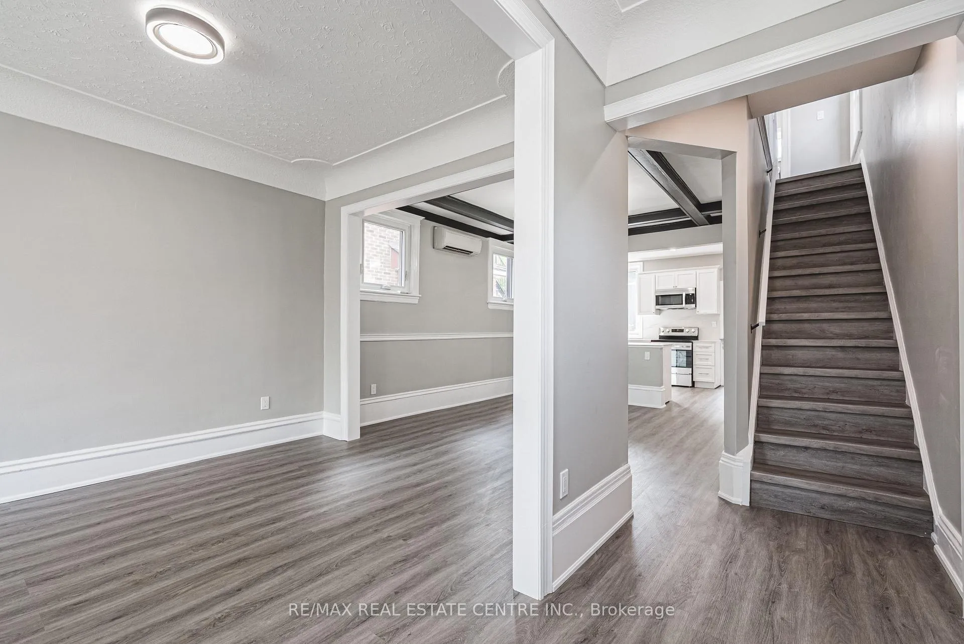 Photo 10 of 354 Cumberland Avenue, Hamilton, Blakeley — HOMEH