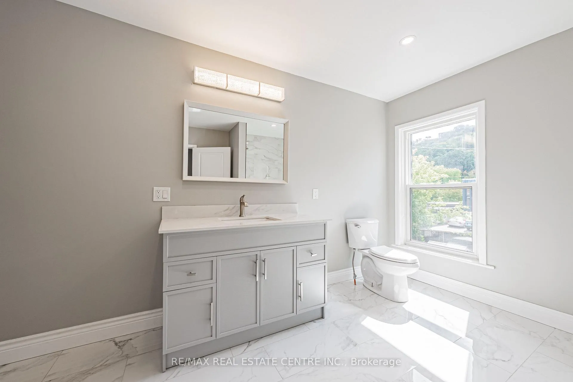 Photo 52 of 354 Cumberland Avenue, Hamilton, Blakeley — HOMEH