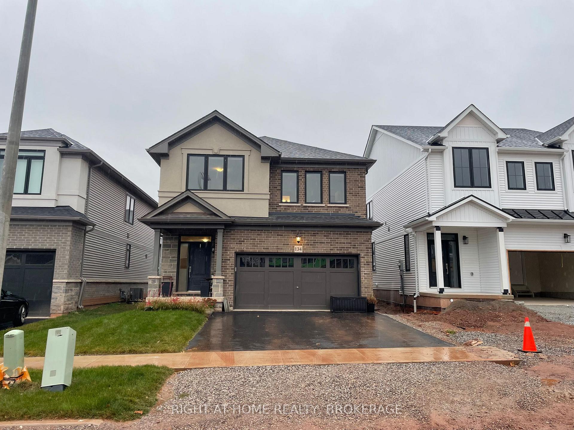 Photo 2 of 134 Terrace Drive, Grimsby, Grimsby East — HOMEH
