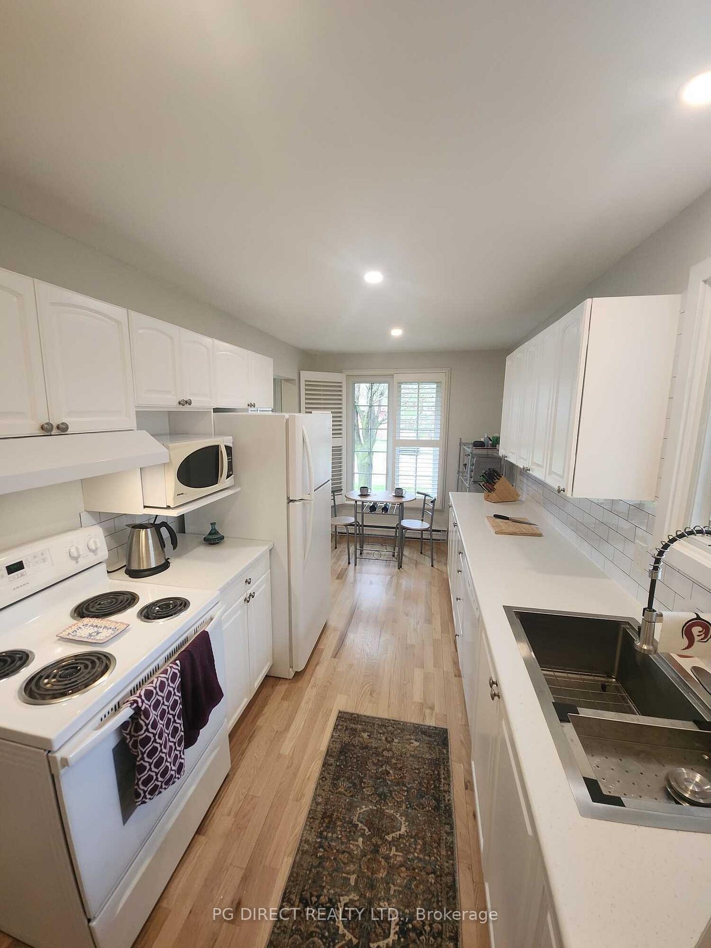 Photo 2 of 644 Dundas Crescent, Cornwall — HOMEH