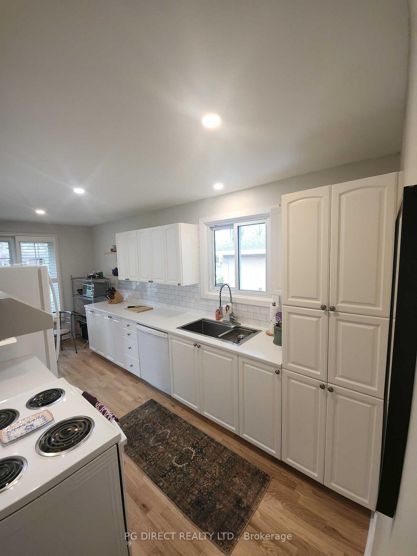 Photo 3 of 644 Dundas Crescent, Cornwall — HOMEH