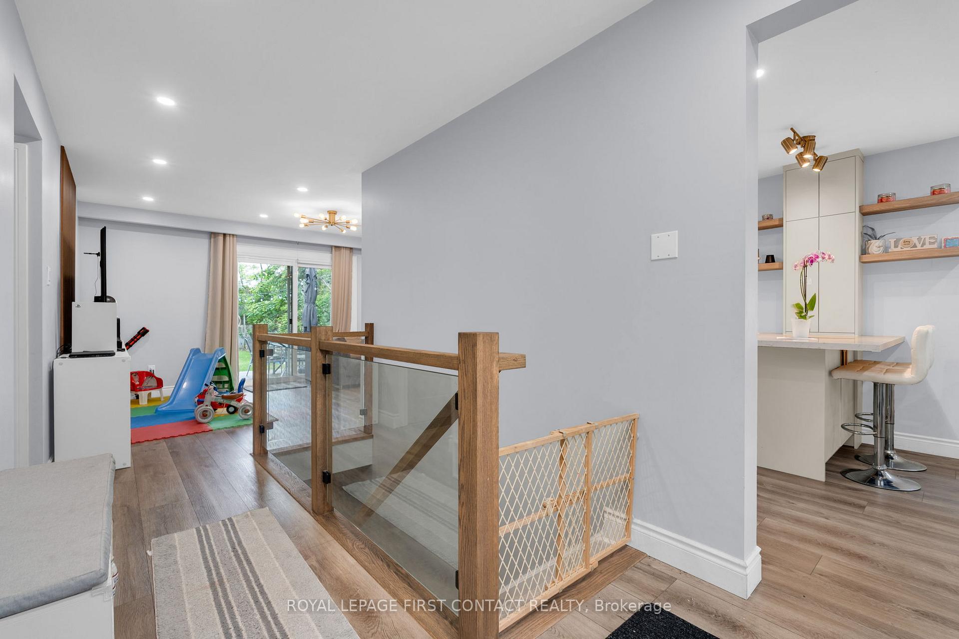 Photo 4 of 26 Ottaway Avenue, Barrie, Wellington — HOMEH
